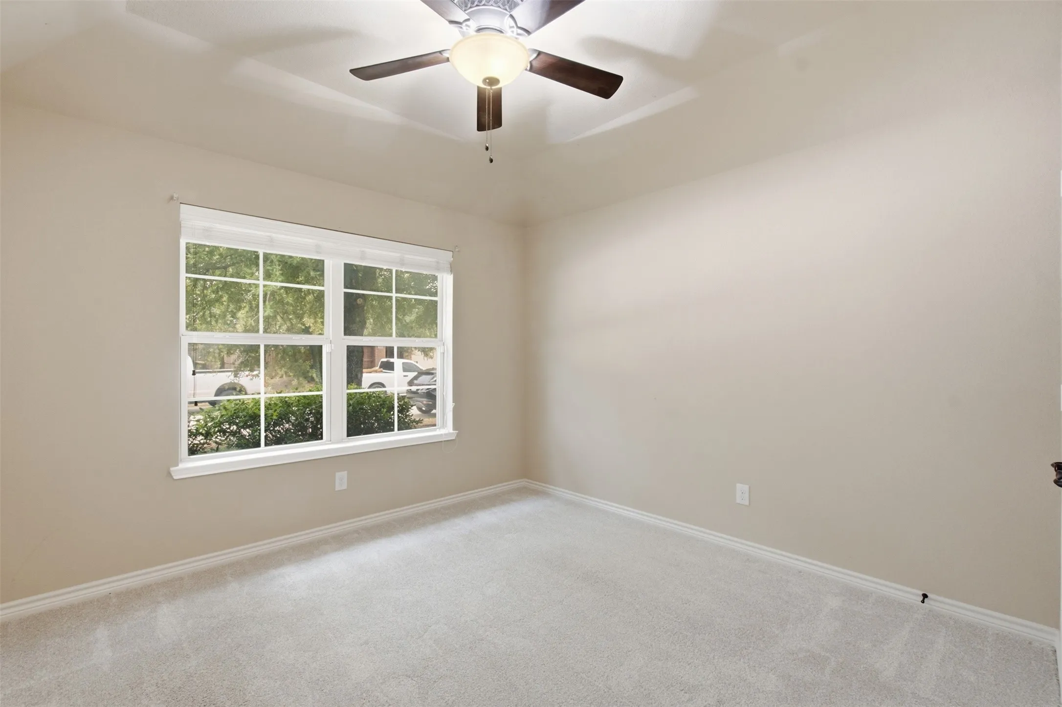 Single Family Residence For Sale in Hunt County , 2912 Glenoaks Drive, Royse City, Texas 75189, 4 Bedroom, 2 Bathroom, 2 Garage spaces, 2,149 Sqft, built in 2011, mls#21379850, Real Estate Agent in Royse City, Homes For Sale in Hunt county, Homes For Sale in Royse City, Realtor in Royse City Texas, Real Estate Brokerage Independent Realty Texas, Luminita Cordes Realtor