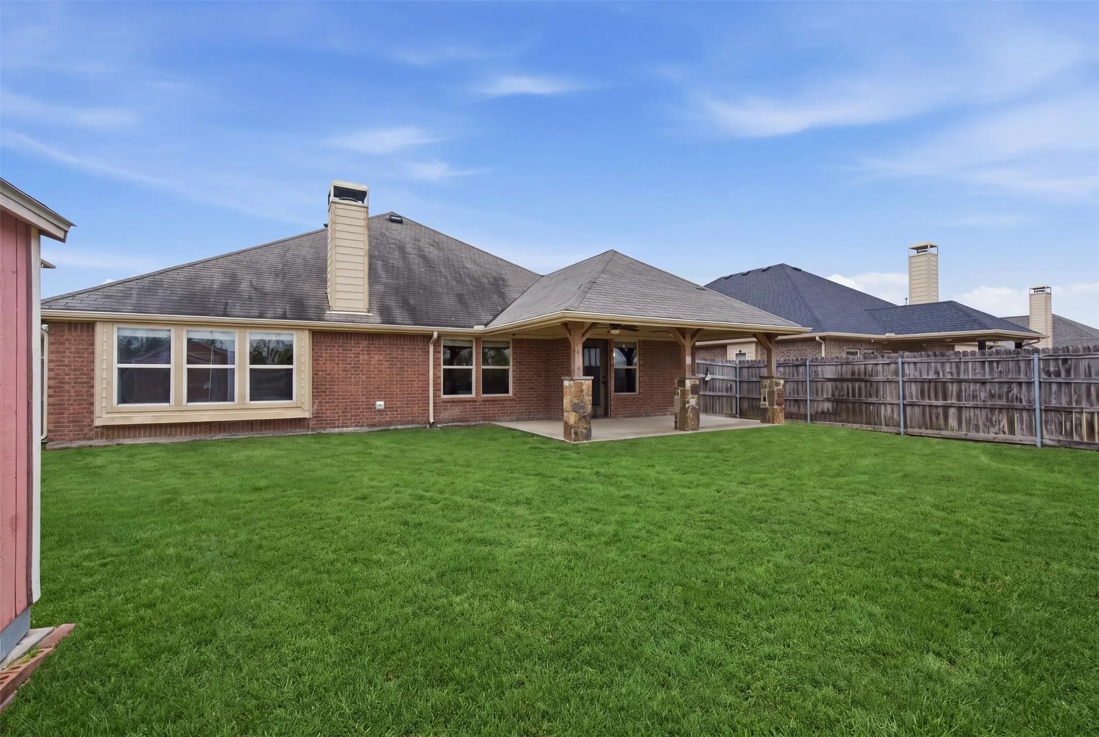 Single Family Residence For Sale in Hunt County , 2912 Glenoaks Drive, Royse City, Texas 75189, 4 Bedroom, 2 Bathroom, 2 Garage spaces, 2,149 Sqft, built in 2011, mls#21379850, Real Estate Agent in Royse City, Homes For Sale in Hunt county, Homes For Sale in Royse City, Realtor in Royse City Texas, Real Estate Brokerage Independent Realty Texas, Luminita Cordes Realtor