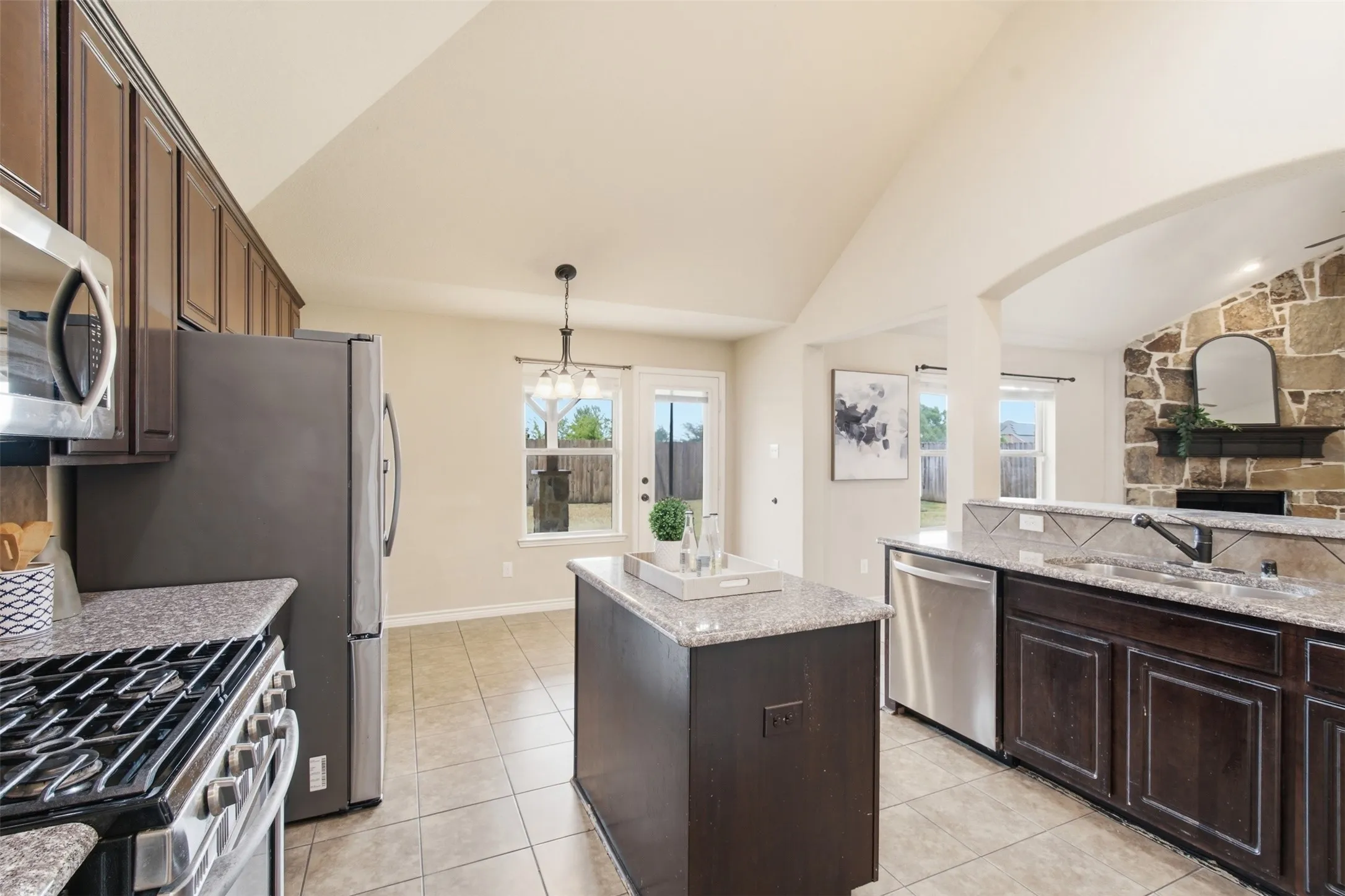 Single Family Residence For Sale in Hunt County , 2912 Glenoaks Drive, Royse City, Texas 75189, 4 Bedroom, 2 Bathroom, 2 Garage spaces, 2,149 Sqft, built in 2011, mls#21379850, Real Estate Agent in Royse City, Homes For Sale in Hunt county, Homes For Sale in Royse City, Realtor in Royse City Texas, Real Estate Brokerage Independent Realty Texas, Luminita Cordes Realtor