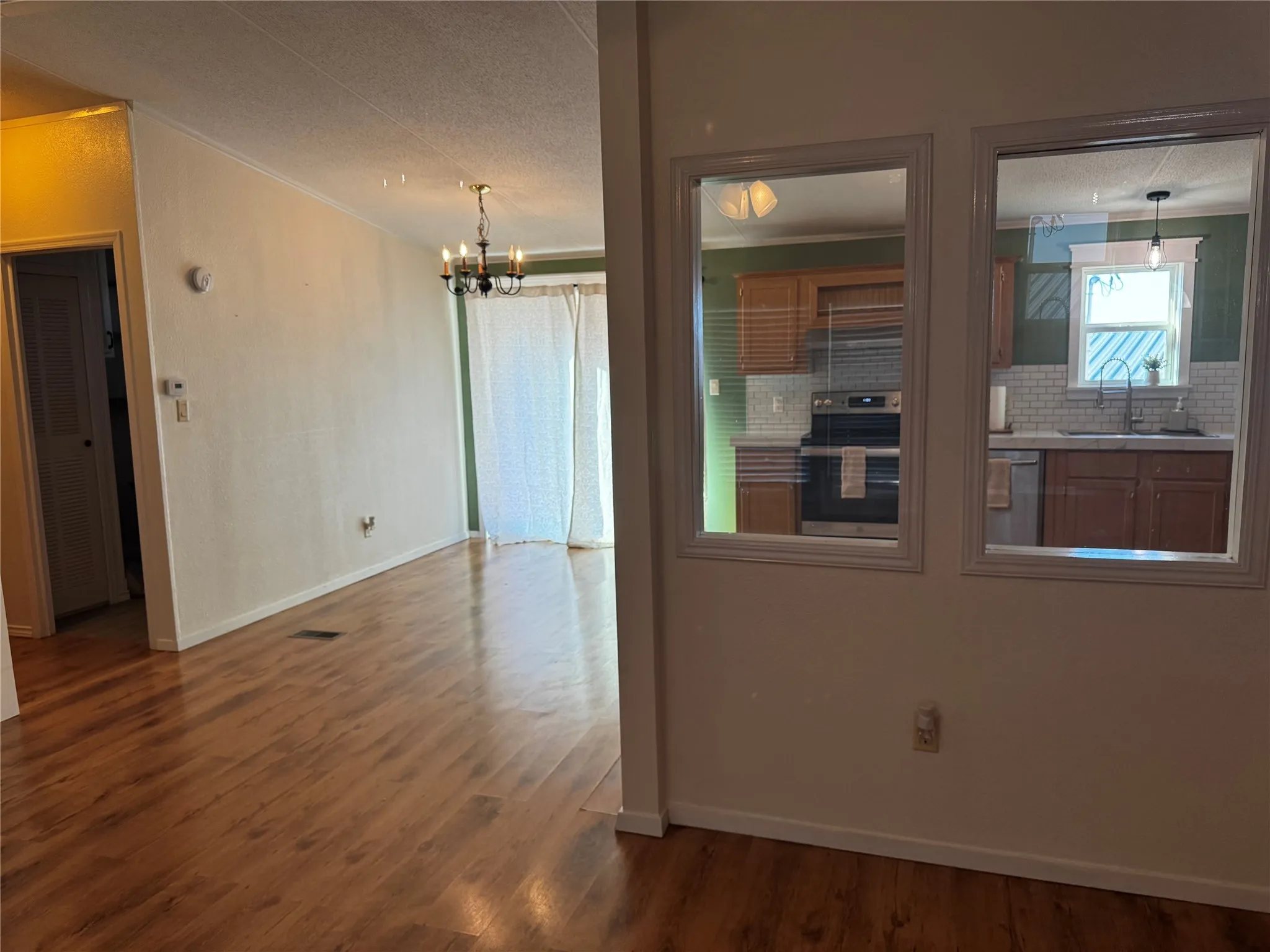 Manufactured Home For Rent in Parker County , 202 Tumbleweed Drive, Weatherford, Texas 76087, 3 Bedroom, 2 Bathroom, 3 Garage spaces, 1,680 Sqft, built in 1999, mls#21379954, Real Estate Agent in Weatherford, Homes For Rent in Parker county, Homes For Rent in Weatherford, Realtor in Weatherford Texas, Real Estate Brokerage Independent Realty Texas, Luminita Cordes Realtor