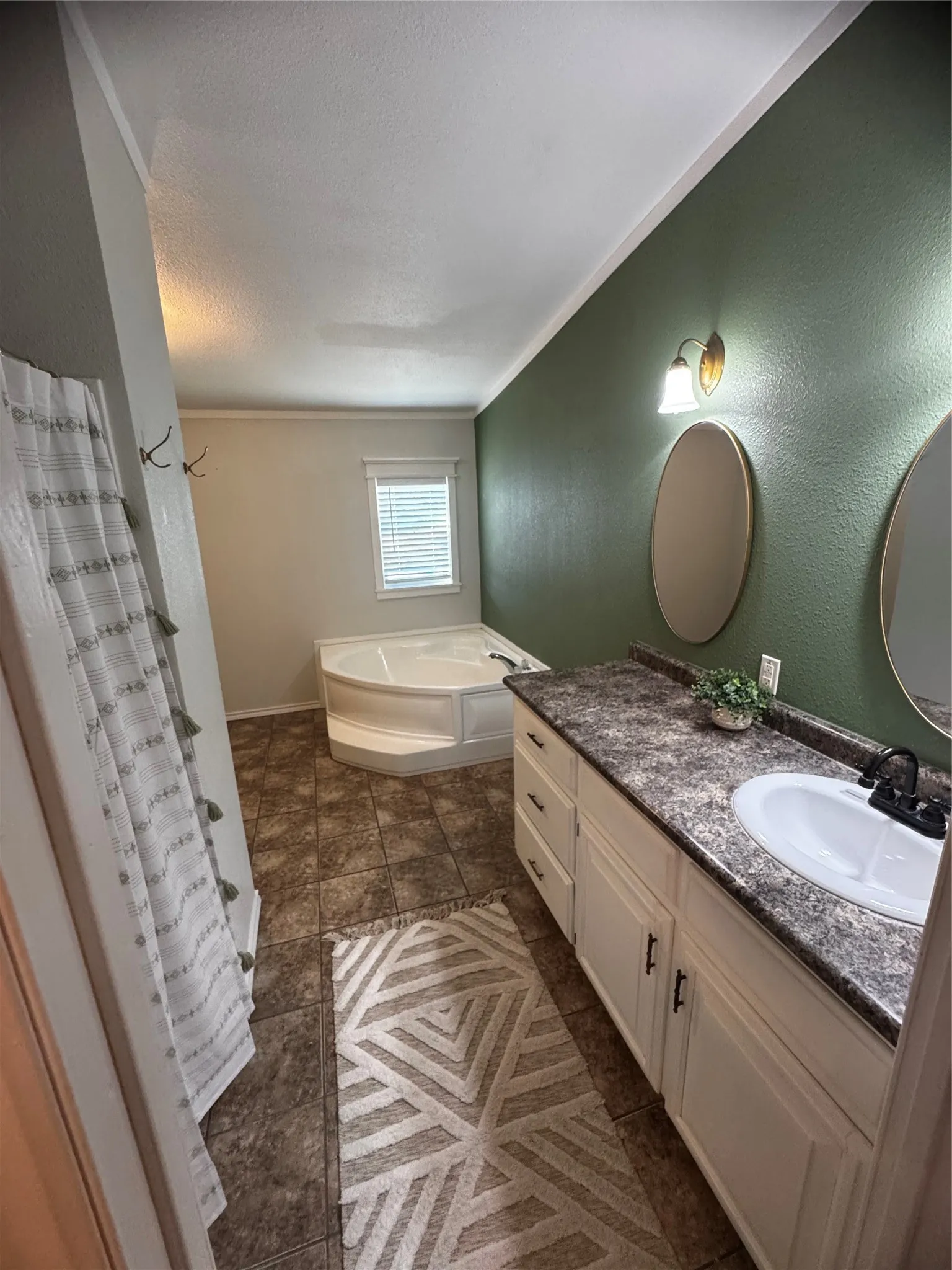 Manufactured Home For Rent in Parker County , 202 Tumbleweed Drive, Weatherford, Texas 76087, 3 Bedroom, 2 Bathroom, 3 Garage spaces, 1,680 Sqft, built in 1999, mls#21379954, Real Estate Agent in Weatherford, Homes For Rent in Parker county, Homes For Rent in Weatherford, Realtor in Weatherford Texas, Real Estate Brokerage Independent Realty Texas, Luminita Cordes Realtor