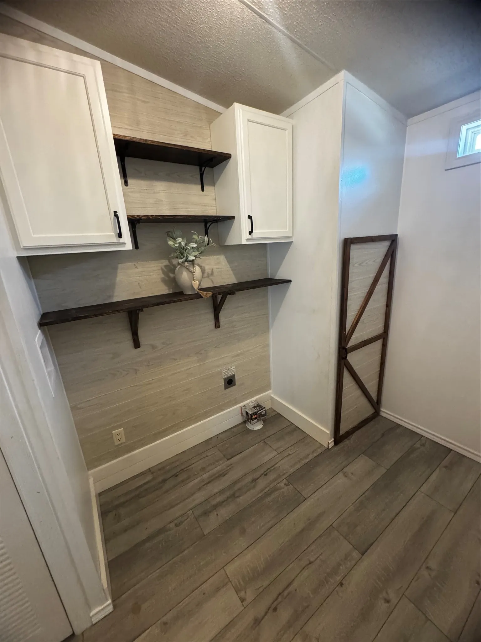 Manufactured Home For Rent in Parker County , 202 Tumbleweed Drive, Weatherford, Texas 76087, 3 Bedroom, 2 Bathroom, 3 Garage spaces, 1,680 Sqft, built in 1999, mls#21379954, Real Estate Agent in Weatherford, Homes For Rent in Parker county, Homes For Rent in Weatherford, Realtor in Weatherford Texas, Real Estate Brokerage Independent Realty Texas, Luminita Cordes Realtor