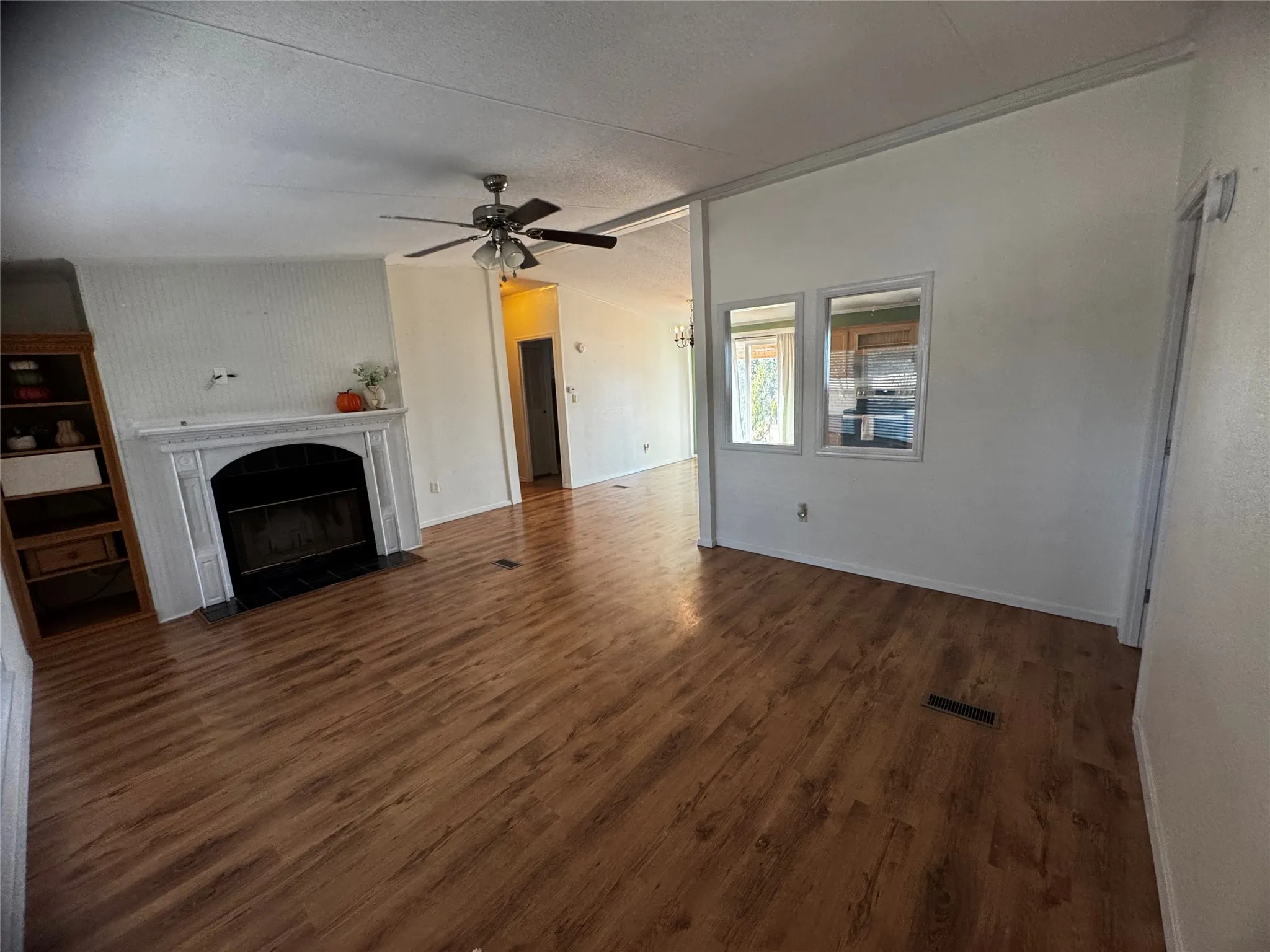 Manufactured Home For Rent in Parker County , 202 Tumbleweed Drive, Weatherford, Texas 76087, 3 Bedroom, 2 Bathroom, 3 Garage spaces, 1,680 Sqft, built in 1999, mls#21379954, Real Estate Agent in Weatherford, Homes For Rent in Parker county, Homes For Rent in Weatherford, Realtor in Weatherford Texas, Real Estate Brokerage Independent Realty Texas, Luminita Cordes Realtor