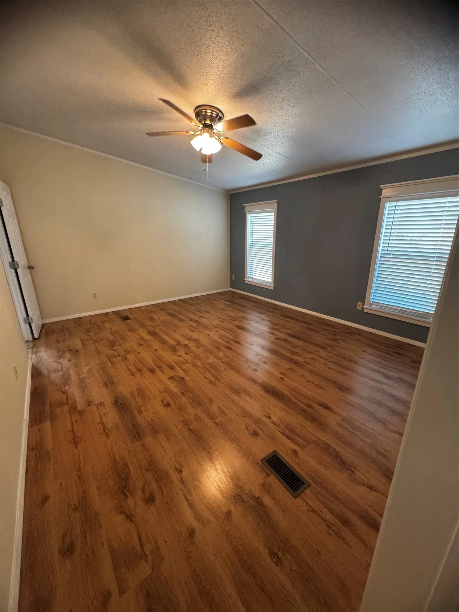 Manufactured Home For Rent in Parker County , 202 Tumbleweed Drive, Weatherford, Texas 76087, 3 Bedroom, 2 Bathroom, 3 Garage spaces, 1,680 Sqft, built in 1999, mls#21379954, Real Estate Agent in Weatherford, Homes For Rent in Parker county, Homes For Rent in Weatherford, Realtor in Weatherford Texas, Real Estate Brokerage Independent Realty Texas, Luminita Cordes Realtor