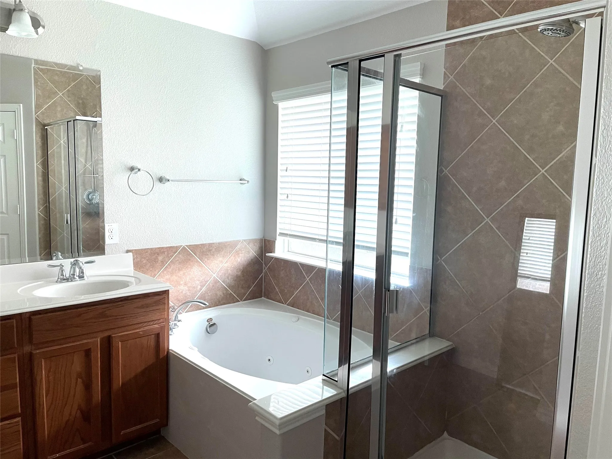 Single Family Residence For Rent in Tarrant County , 3964 Long Hollow Road, Fort Worth, Texas 76262, 4 Bedroom, 2 Bathroom, 2 Garage spaces, 2,142 Sqft, built in 2010, mls#21379955, Real Estate Agent in Fort Worth, Homes For Rent in Tarrant county, Homes For Rent in Fort Worth, Realtor in Fort Worth Texas, Real Estate Brokerage Independent Realty Texas, Luminita Cordes Realtor