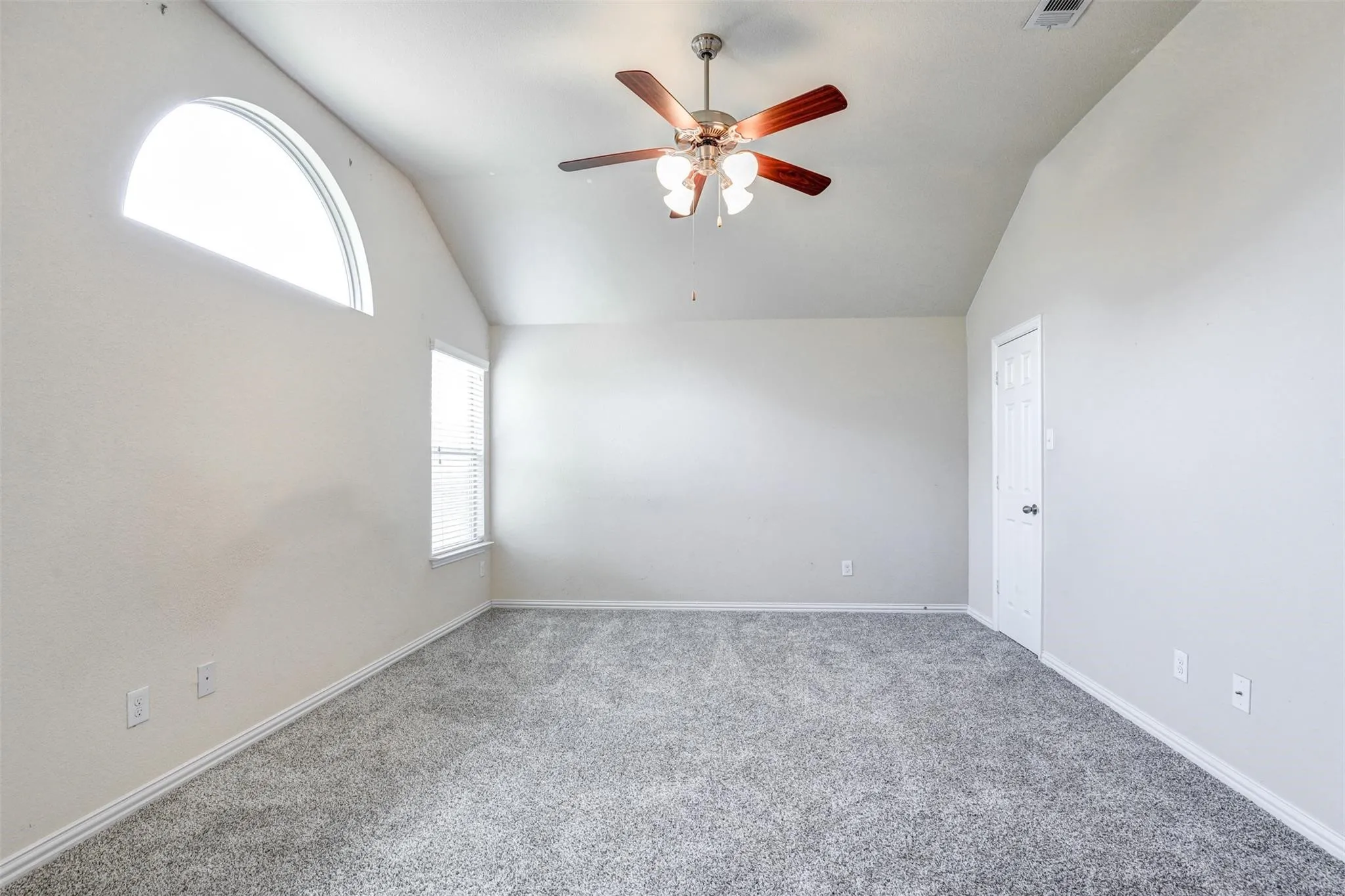 Single Family Residence For Rent in Tarrant County , 3964 Long Hollow Road, Fort Worth, Texas 76262, 4 Bedroom, 2 Bathroom, 2 Garage spaces, 2,142 Sqft, built in 2010, mls#21379955, Real Estate Agent in Fort Worth, Homes For Rent in Tarrant county, Homes For Rent in Fort Worth, Realtor in Fort Worth Texas, Real Estate Brokerage Independent Realty Texas, Luminita Cordes Realtor