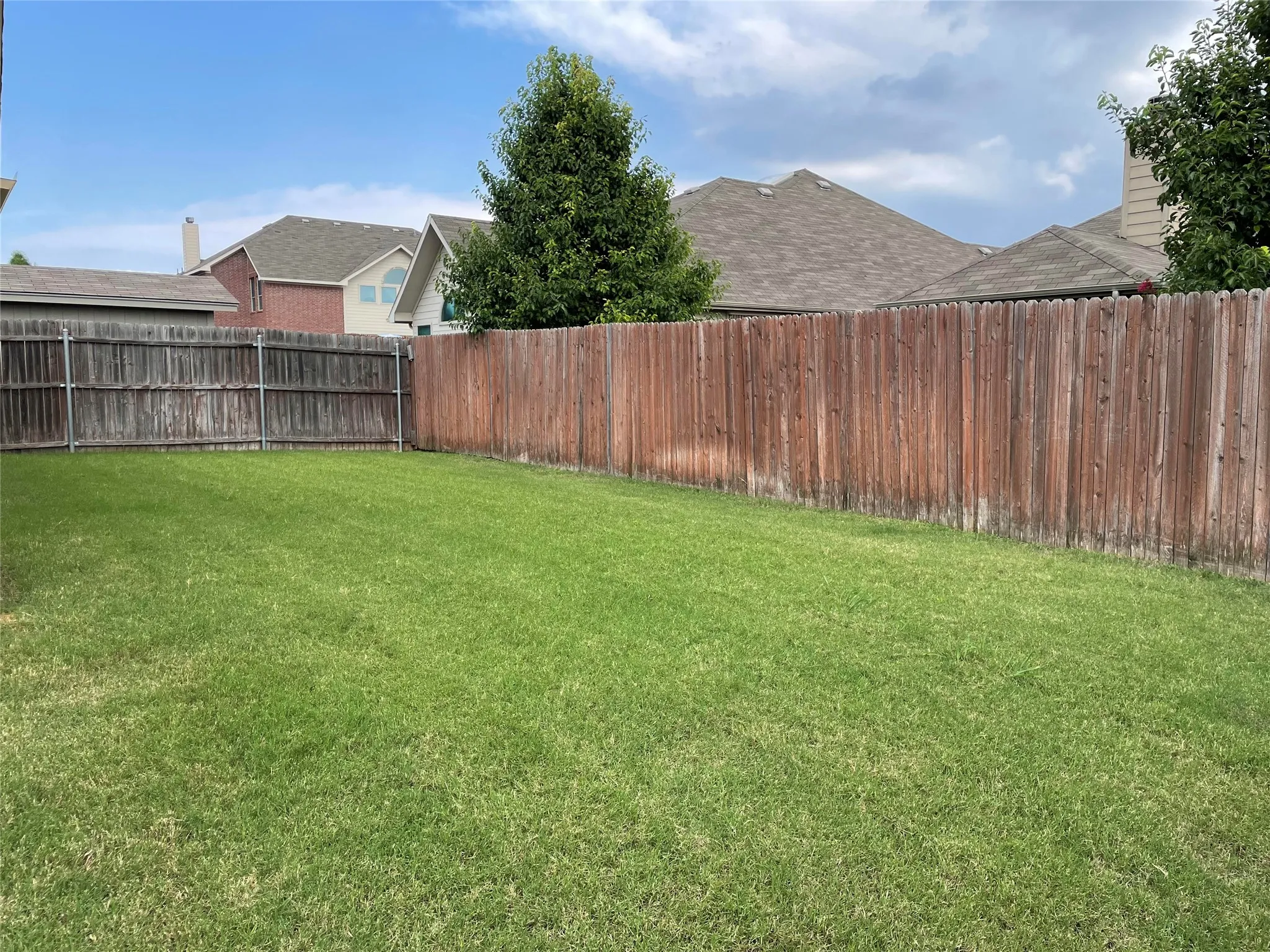Single Family Residence For Rent in Tarrant County , 3964 Long Hollow Road, Fort Worth, Texas 76262, 4 Bedroom, 2 Bathroom, 2 Garage spaces, 2,142 Sqft, built in 2010, mls#21379955, Real Estate Agent in Fort Worth, Homes For Rent in Tarrant county, Homes For Rent in Fort Worth, Realtor in Fort Worth Texas, Real Estate Brokerage Independent Realty Texas, Luminita Cordes Realtor