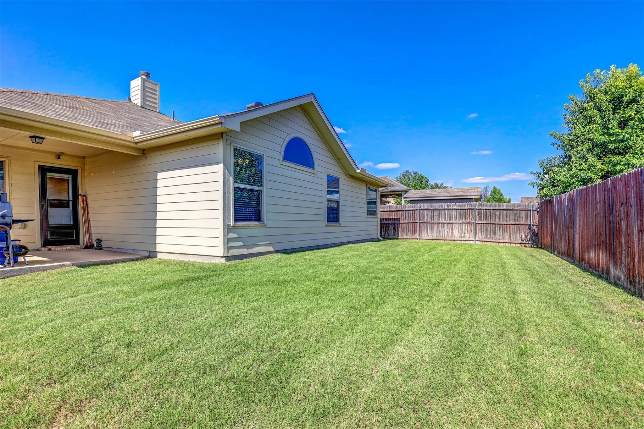 Single Family Residence For Rent in Tarrant County , 3964 Long Hollow Road, Fort Worth, Texas 76262, 4 Bedroom, 2 Bathroom, 2 Garage spaces, 2,142 Sqft, built in 2010, mls#21379955, Real Estate Agent in Fort Worth, Homes For Rent in Tarrant county, Homes For Rent in Fort Worth, Realtor in Fort Worth Texas, Real Estate Brokerage Independent Realty Texas, Luminita Cordes Realtor