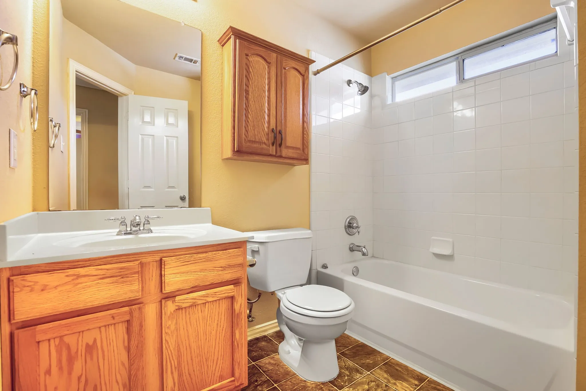 Single Family Residence For Sale in Denton County , 1051 Providence Boulevard, Providence Village, Texas 76227, 3 Bedroom, 3 Bathroom, 2 Garage spaces, 2,559 Sqft, built in 2003, mls#21379949, Real Estate Agent in Providence Village, Homes For Sale in Denton county, Homes For Sale in Providence Village, Realtor in Providence Village Texas, Real Estate Brokerage Independent Realty Texas, Luminita Cordes Realtor