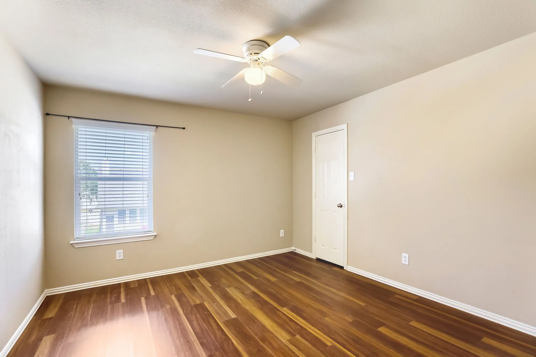 Single Family Residence For Sale in Denton County , 1051 Providence Boulevard, Providence Village, Texas 76227, 3 Bedroom, 3 Bathroom, 2 Garage spaces, 2,559 Sqft, built in 2003, mls#21379949, Real Estate Agent in Providence Village, Homes For Sale in Denton county, Homes For Sale in Providence Village, Realtor in Providence Village Texas, Real Estate Brokerage Independent Realty Texas, Luminita Cordes Realtor