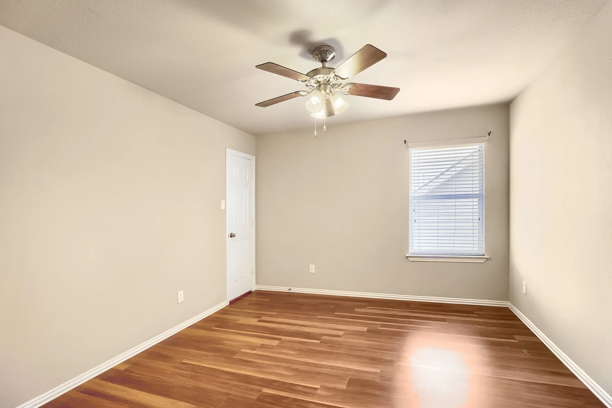 Single Family Residence For Sale in Denton County , 1051 Providence Boulevard, Providence Village, Texas 76227, 3 Bedroom, 3 Bathroom, 2 Garage spaces, 2,559 Sqft, built in 2003, mls#21379949, Real Estate Agent in Providence Village, Homes For Sale in Denton county, Homes For Sale in Providence Village, Realtor in Providence Village Texas, Real Estate Brokerage Independent Realty Texas, Luminita Cordes Realtor