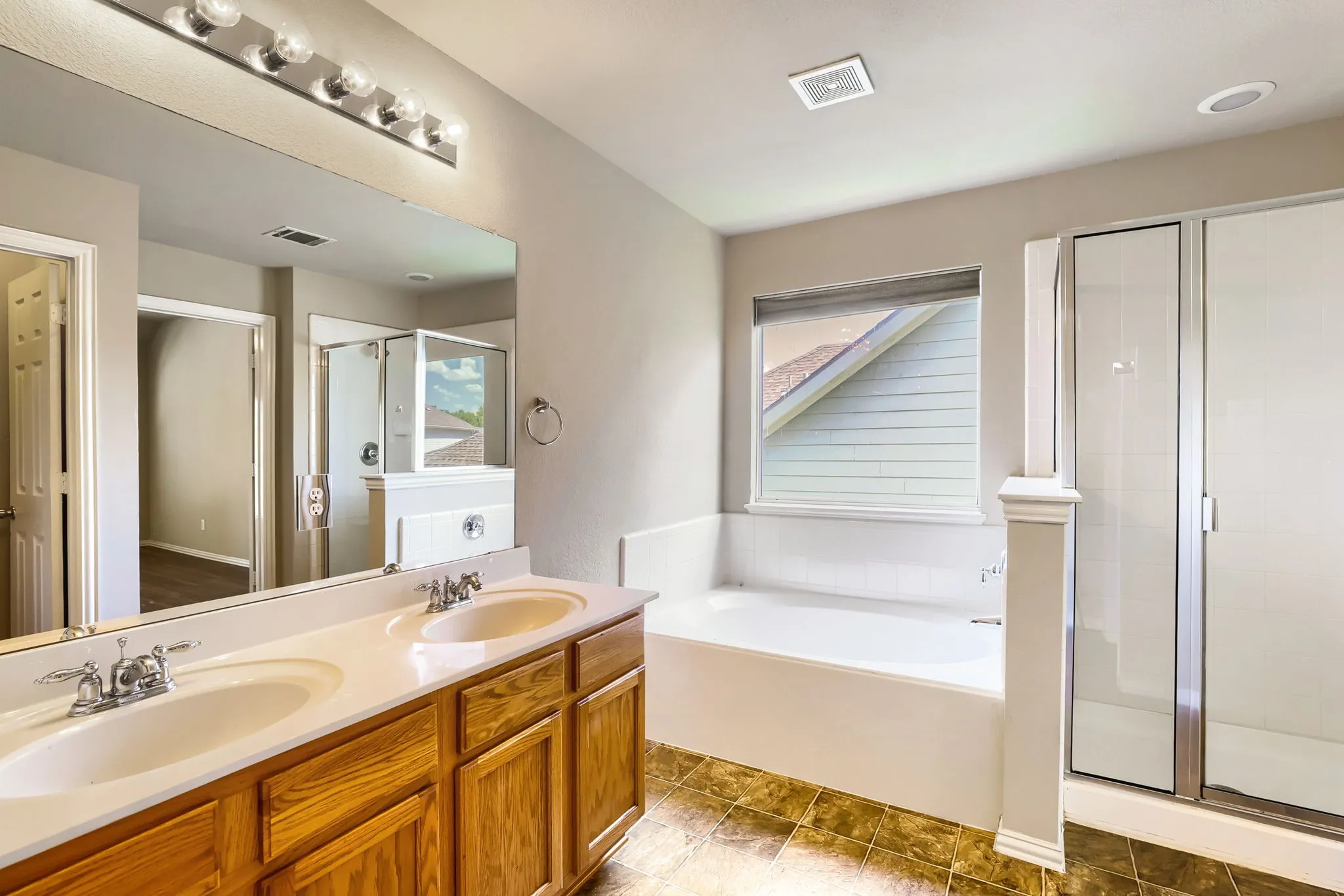 Single Family Residence For Sale in Denton County , 1051 Providence Boulevard, Providence Village, Texas 76227, 3 Bedroom, 3 Bathroom, 2 Garage spaces, 2,559 Sqft, built in 2003, mls#21379949, Real Estate Agent in Providence Village, Homes For Sale in Denton county, Homes For Sale in Providence Village, Realtor in Providence Village Texas, Real Estate Brokerage Independent Realty Texas, Luminita Cordes Realtor