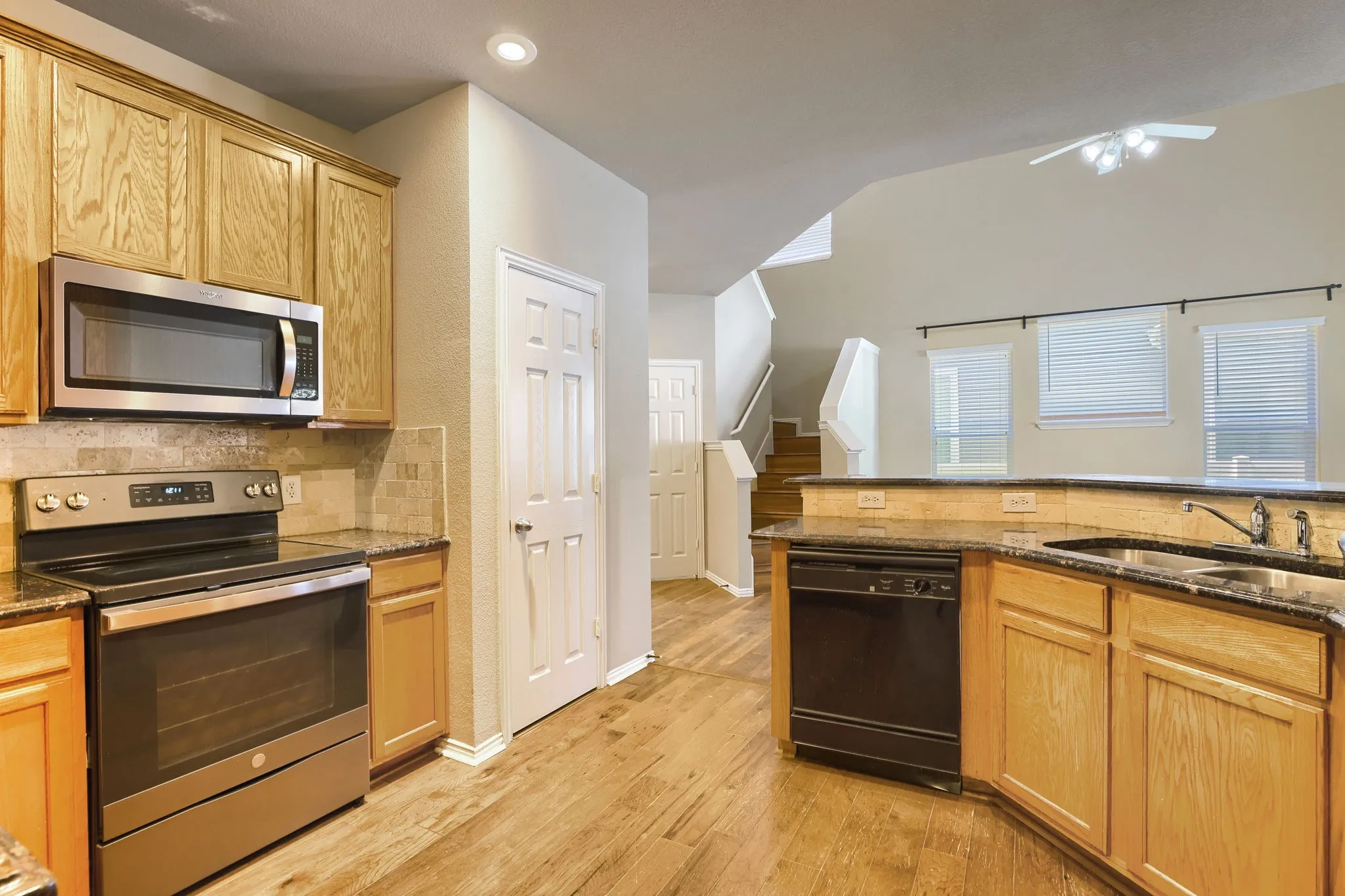 Single Family Residence For Sale in Denton County , 1051 Providence Boulevard, Providence Village, Texas 76227, 3 Bedroom, 3 Bathroom, 2 Garage spaces, 2,559 Sqft, built in 2003, mls#21379949, Real Estate Agent in Providence Village, Homes For Sale in Denton county, Homes For Sale in Providence Village, Realtor in Providence Village Texas, Real Estate Brokerage Independent Realty Texas, Luminita Cordes Realtor