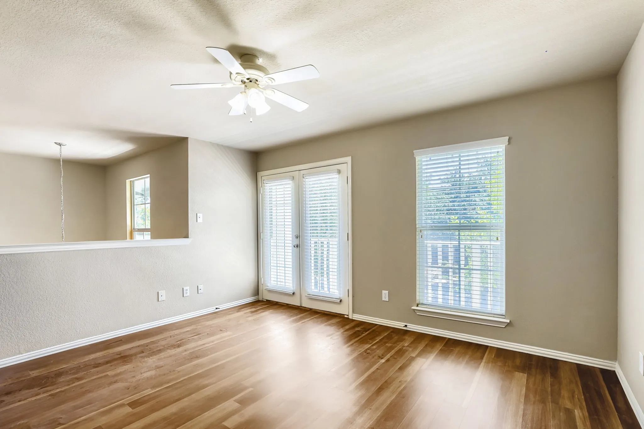 Single Family Residence For Sale in Denton County , 1051 Providence Boulevard, Providence Village, Texas 76227, 3 Bedroom, 3 Bathroom, 2 Garage spaces, 2,559 Sqft, built in 2003, mls#21379949, Real Estate Agent in Providence Village, Homes For Sale in Denton county, Homes For Sale in Providence Village, Realtor in Providence Village Texas, Real Estate Brokerage Independent Realty Texas, Luminita Cordes Realtor