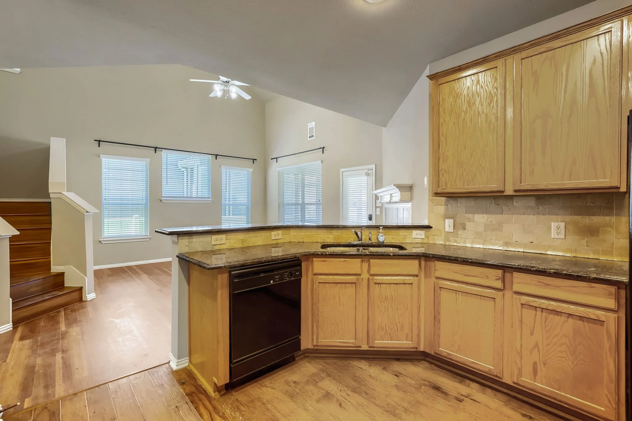 Single Family Residence For Sale in Denton County , 1051 Providence Boulevard, Providence Village, Texas 76227, 3 Bedroom, 3 Bathroom, 2 Garage spaces, 2,559 Sqft, built in 2003, mls#21379949, Real Estate Agent in Providence Village, Homes For Sale in Denton county, Homes For Sale in Providence Village, Realtor in Providence Village Texas, Real Estate Brokerage Independent Realty Texas, Luminita Cordes Realtor