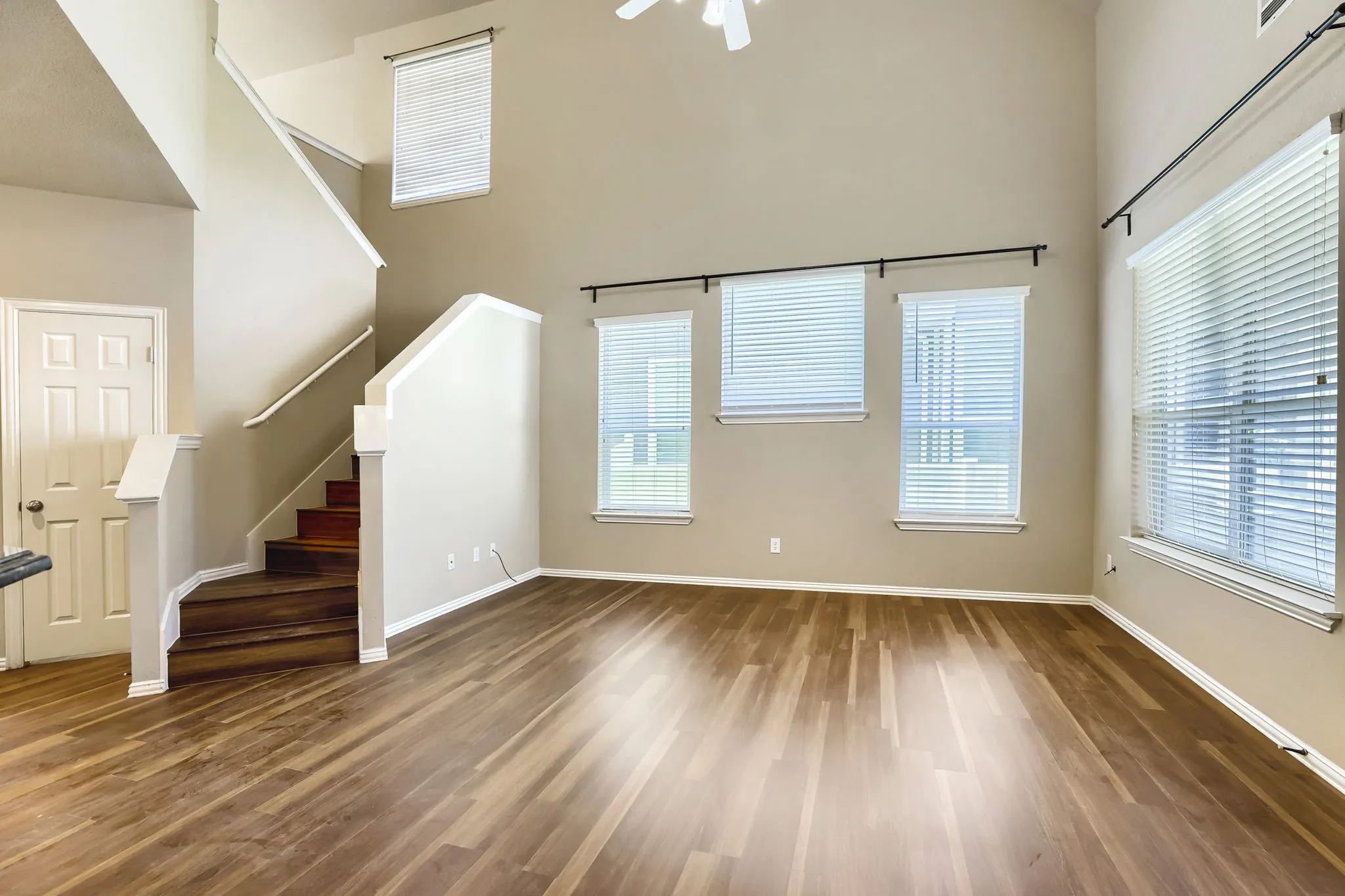 Single Family Residence For Sale in Denton County , 1051 Providence Boulevard, Providence Village, Texas 76227, 3 Bedroom, 3 Bathroom, 2 Garage spaces, 2,559 Sqft, built in 2003, mls#21379949, Real Estate Agent in Providence Village, Homes For Sale in Denton county, Homes For Sale in Providence Village, Realtor in Providence Village Texas, Real Estate Brokerage Independent Realty Texas, Luminita Cordes Realtor