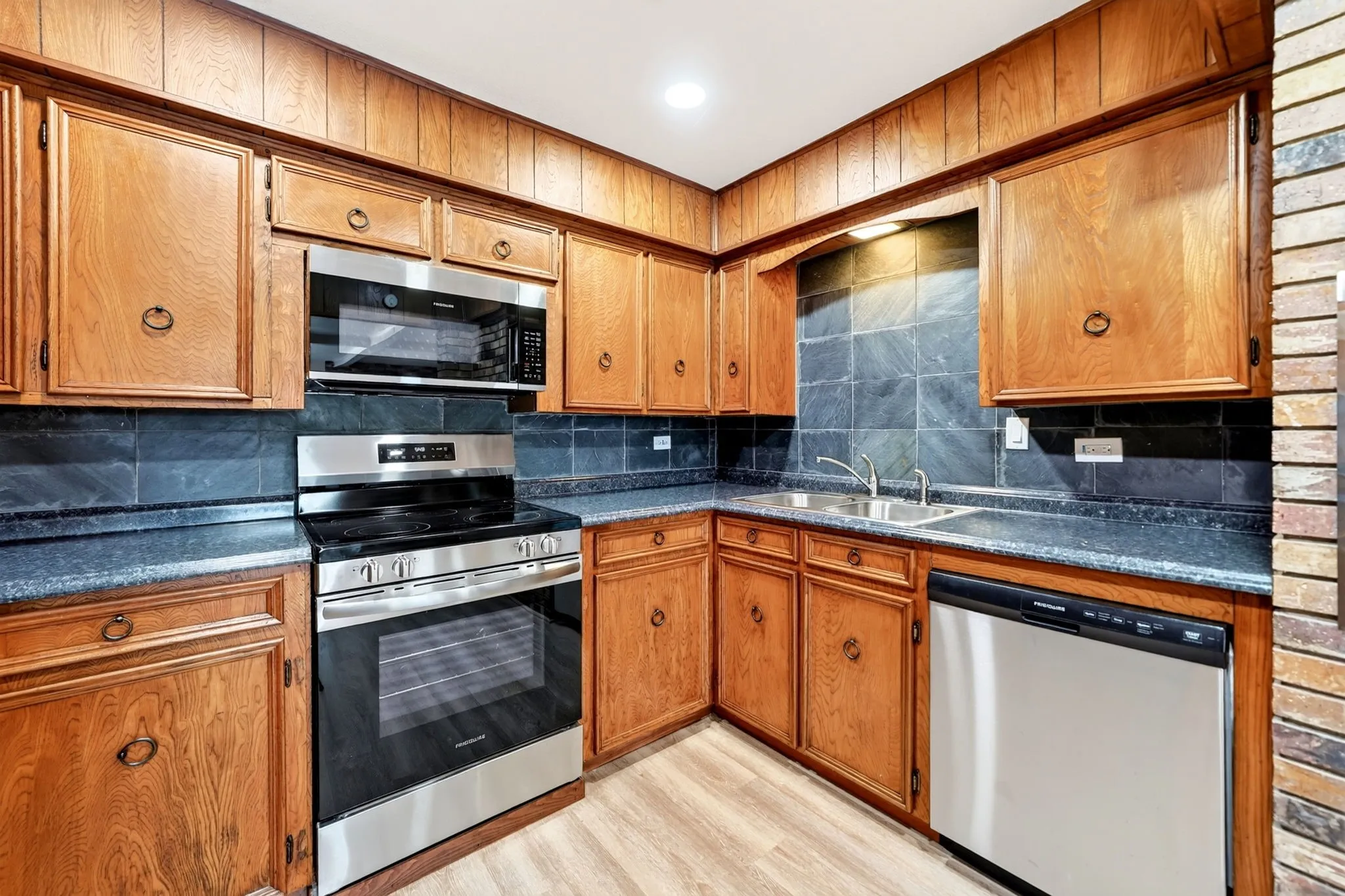Single Family Residence For Sale in Hunt County , 9458 Lakeland Loop, Quinlan, Texas 75474, 2 Bedroom, 2 Bathroom, Garage spaces, 1,280 Sqft, built in 1983, mls#21379587, Real Estate Agent in Quinlan, Homes For Sale in Hunt county, Homes For Sale in Quinlan, Realtor in Quinlan Texas, Real Estate Brokerage Independent Realty Texas, Luminita Cordes Realtor