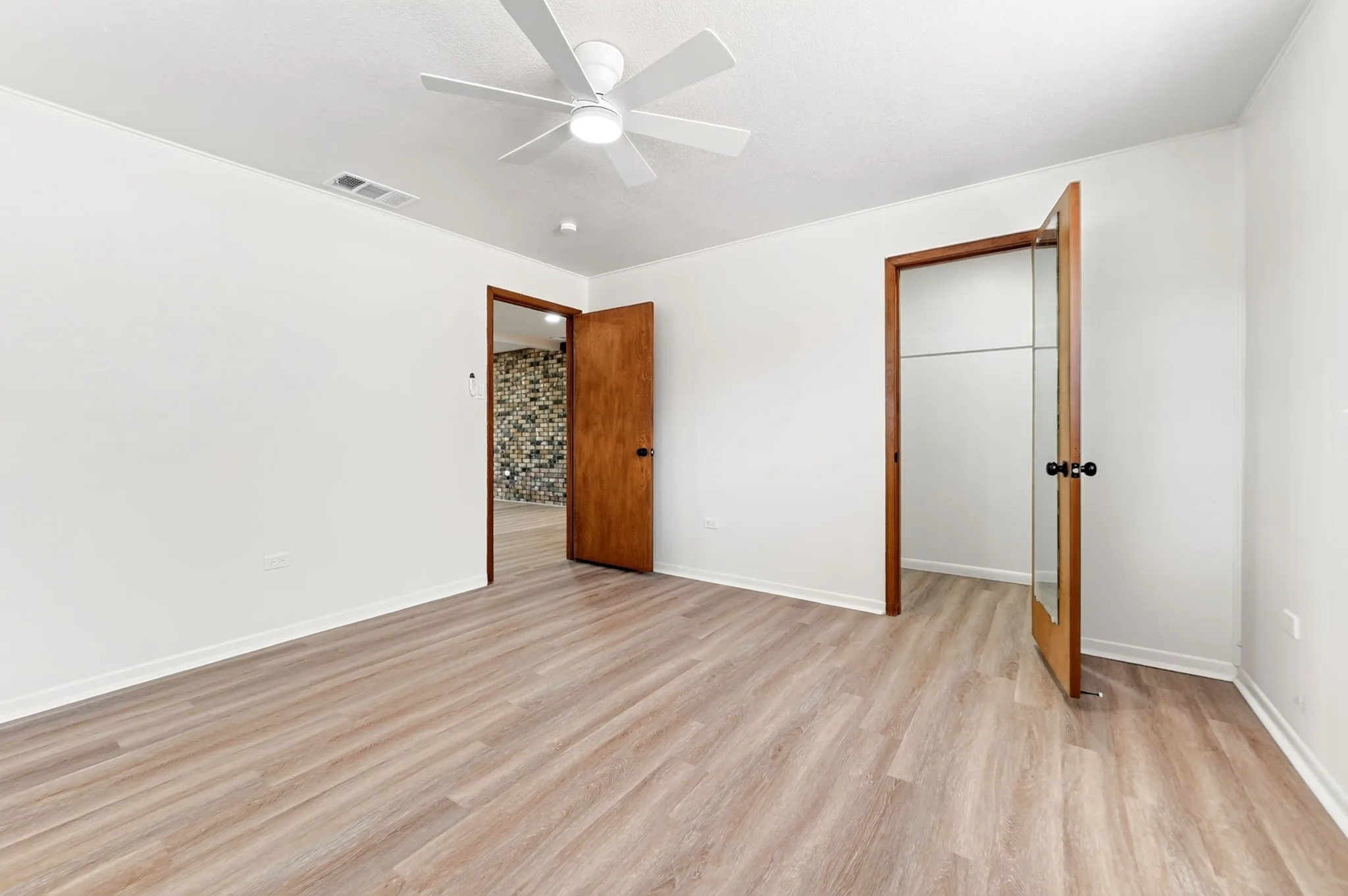 Single Family Residence For Sale in Hunt County , 9458 Lakeland Loop, Quinlan, Texas 75474, 2 Bedroom, 2 Bathroom, Garage spaces, 1,280 Sqft, built in 1983, mls#21379587, Real Estate Agent in Quinlan, Homes For Sale in Hunt county, Homes For Sale in Quinlan, Realtor in Quinlan Texas, Real Estate Brokerage Independent Realty Texas, Luminita Cordes Realtor