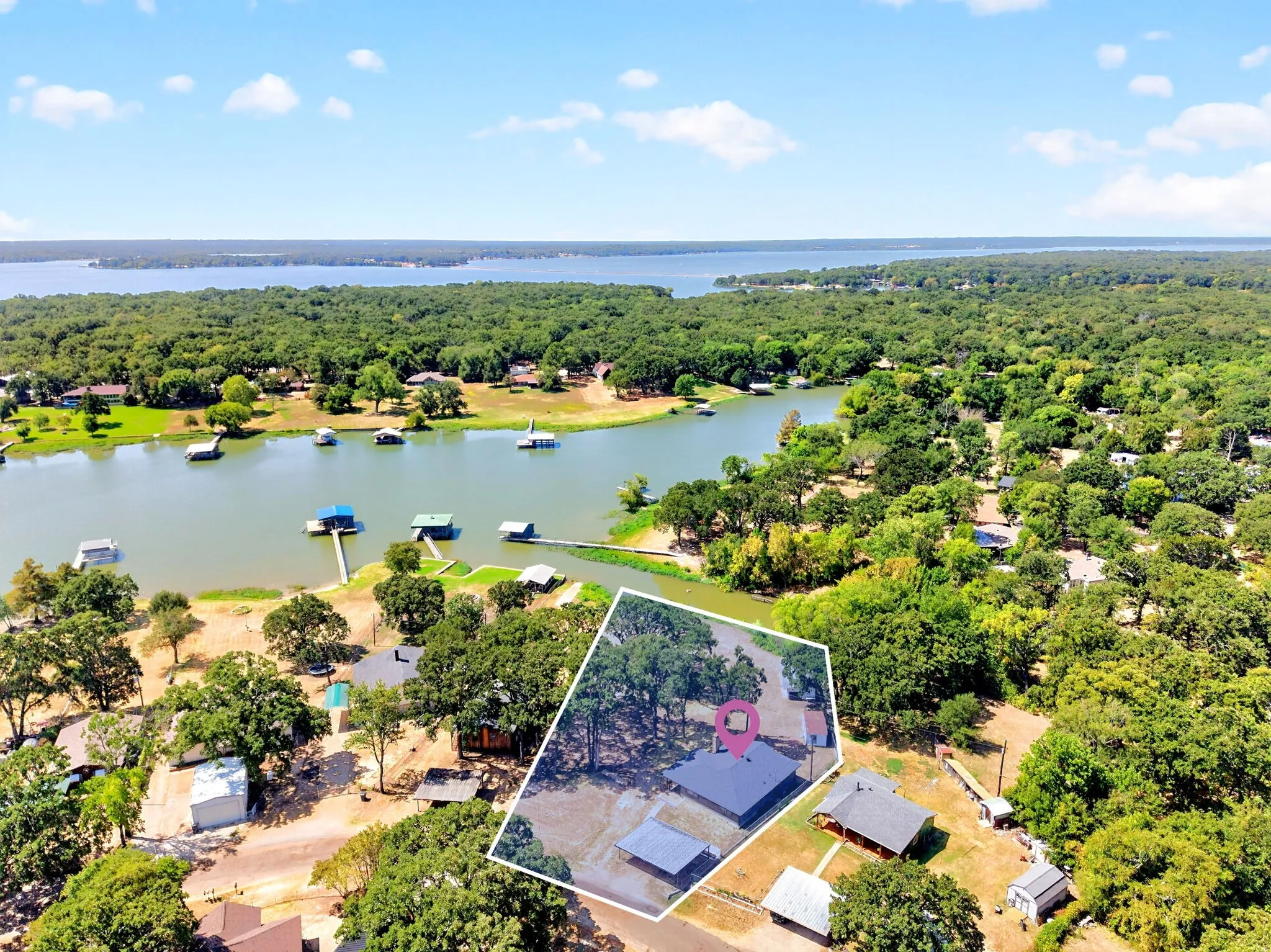 Single Family Residence For Sale in Hunt County , 9458 Lakeland Loop, Quinlan, Texas 75474, 2 Bedroom, 2 Bathroom, Garage spaces, 1,280 Sqft, built in 1983, mls#21379587, Real Estate Agent in Quinlan, Homes For Sale in Hunt county, Homes For Sale in Quinlan, Realtor in Quinlan Texas, Real Estate Brokerage Independent Realty Texas, Luminita Cordes Realtor