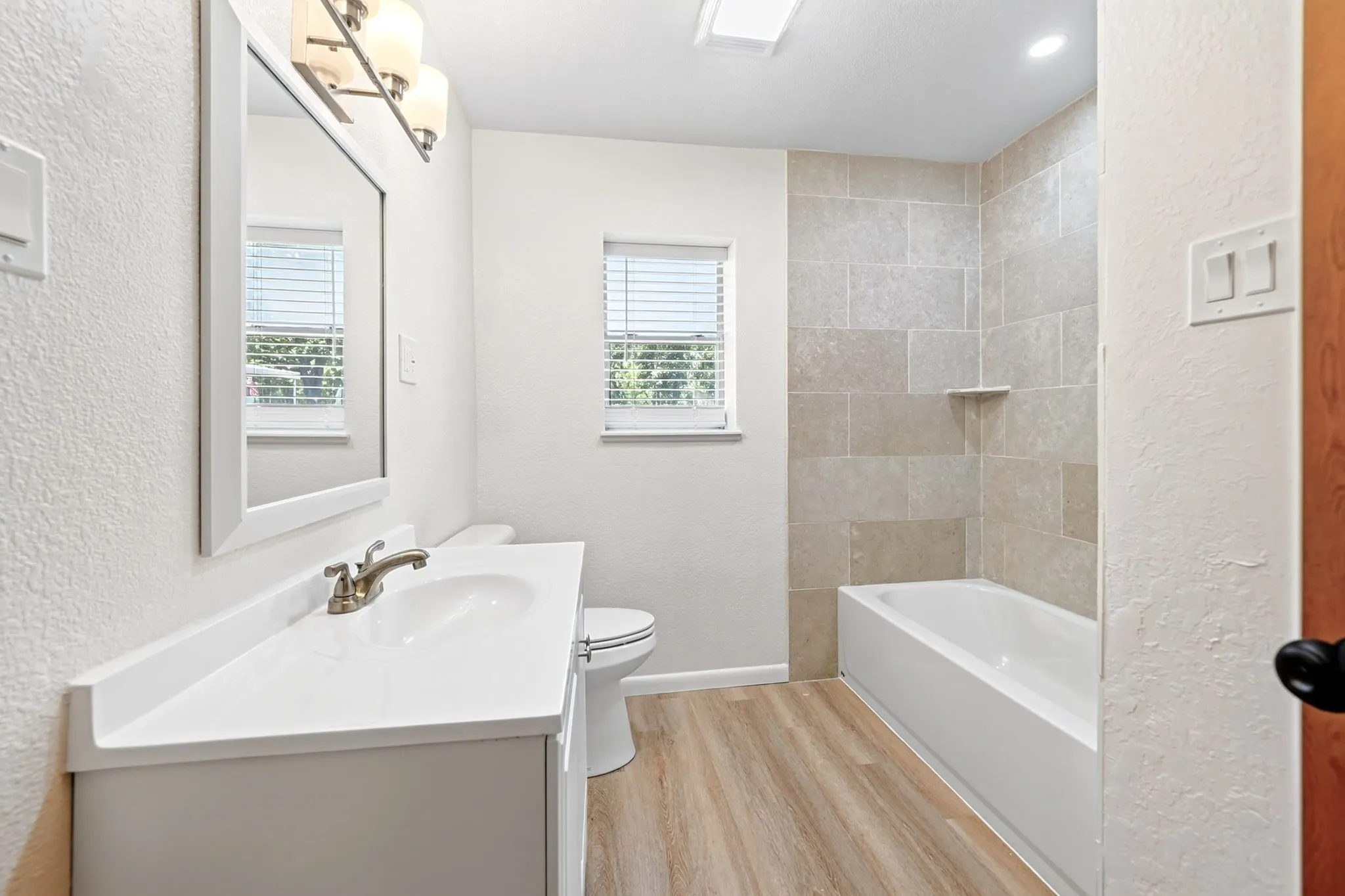Single Family Residence For Sale in Hunt County , 9458 Lakeland Loop, Quinlan, Texas 75474, 2 Bedroom, 2 Bathroom, Garage spaces, 1,280 Sqft, built in 1983, mls#21379587, Real Estate Agent in Quinlan, Homes For Sale in Hunt county, Homes For Sale in Quinlan, Realtor in Quinlan Texas, Real Estate Brokerage Independent Realty Texas, Luminita Cordes Realtor