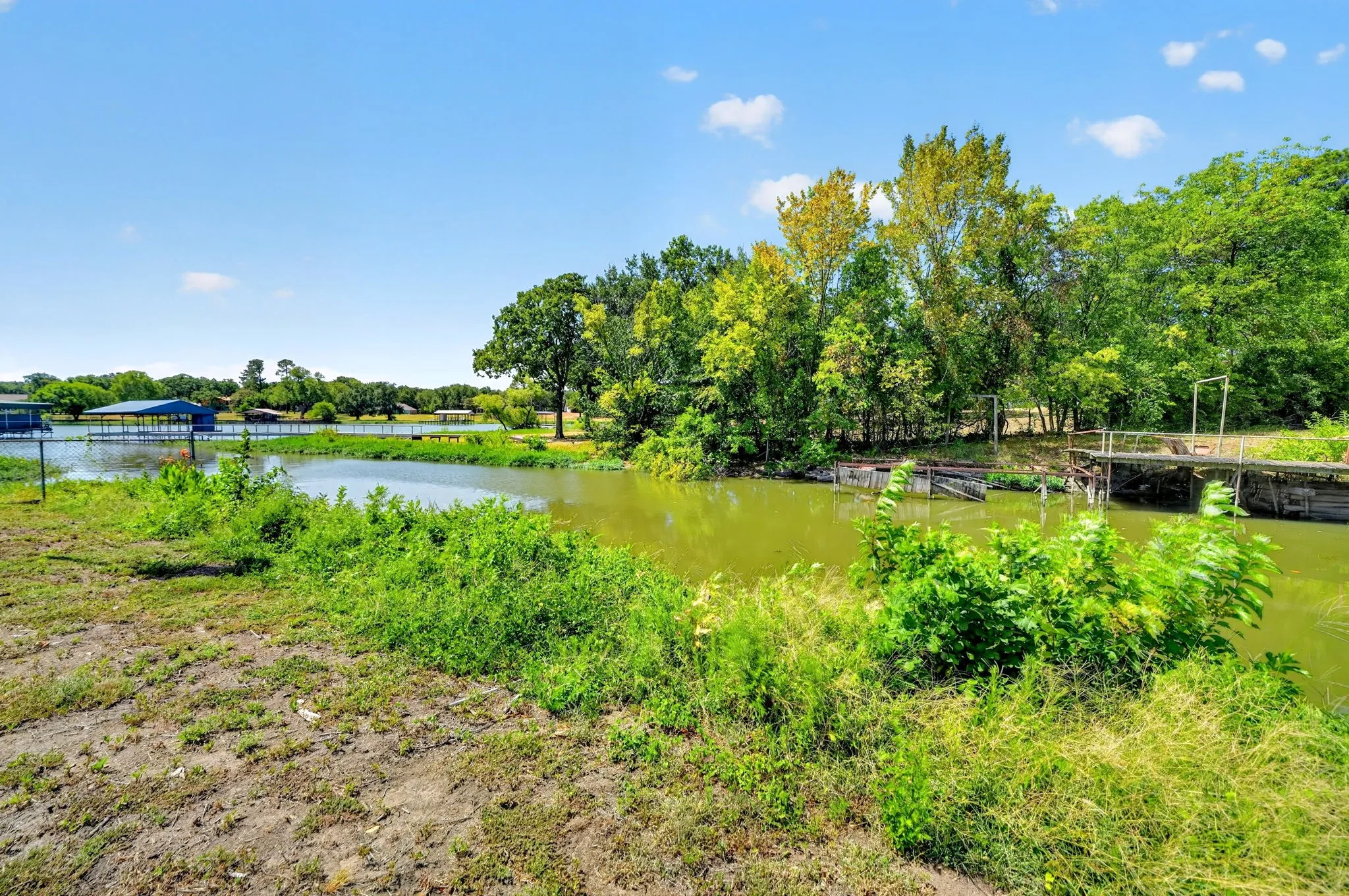 Single Family Residence For Sale in Hunt County , 9458 Lakeland Loop, Quinlan, Texas 75474, 2 Bedroom, 2 Bathroom, Garage spaces, 1,280 Sqft, built in 1983, mls#21379587, Real Estate Agent in Quinlan, Homes For Sale in Hunt county, Homes For Sale in Quinlan, Realtor in Quinlan Texas, Real Estate Brokerage Independent Realty Texas, Luminita Cordes Realtor