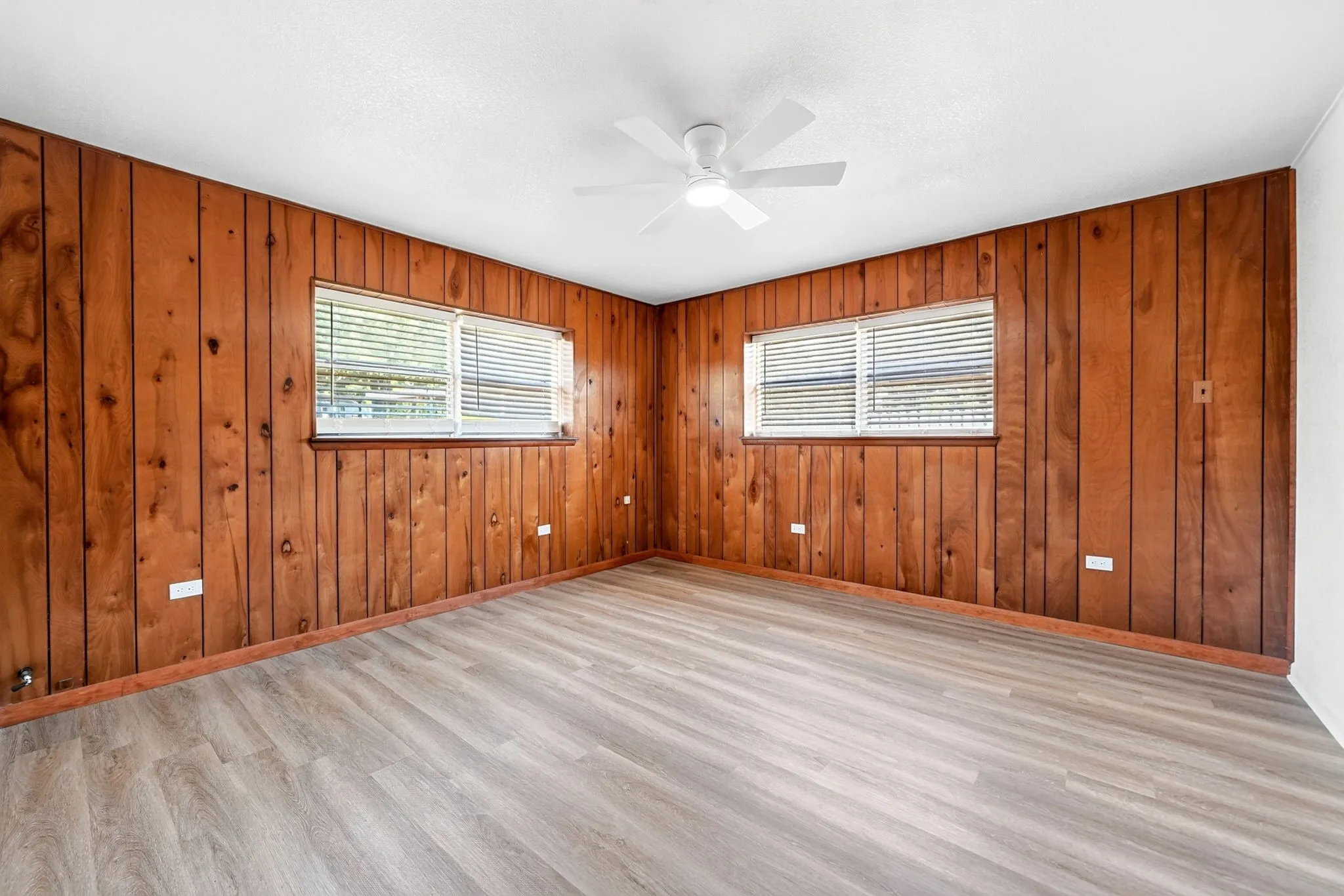 Single Family Residence For Sale in Hunt County , 9458 Lakeland Loop, Quinlan, Texas 75474, 2 Bedroom, 2 Bathroom, Garage spaces, 1,280 Sqft, built in 1983, mls#21379587, Real Estate Agent in Quinlan, Homes For Sale in Hunt county, Homes For Sale in Quinlan, Realtor in Quinlan Texas, Real Estate Brokerage Independent Realty Texas, Luminita Cordes Realtor