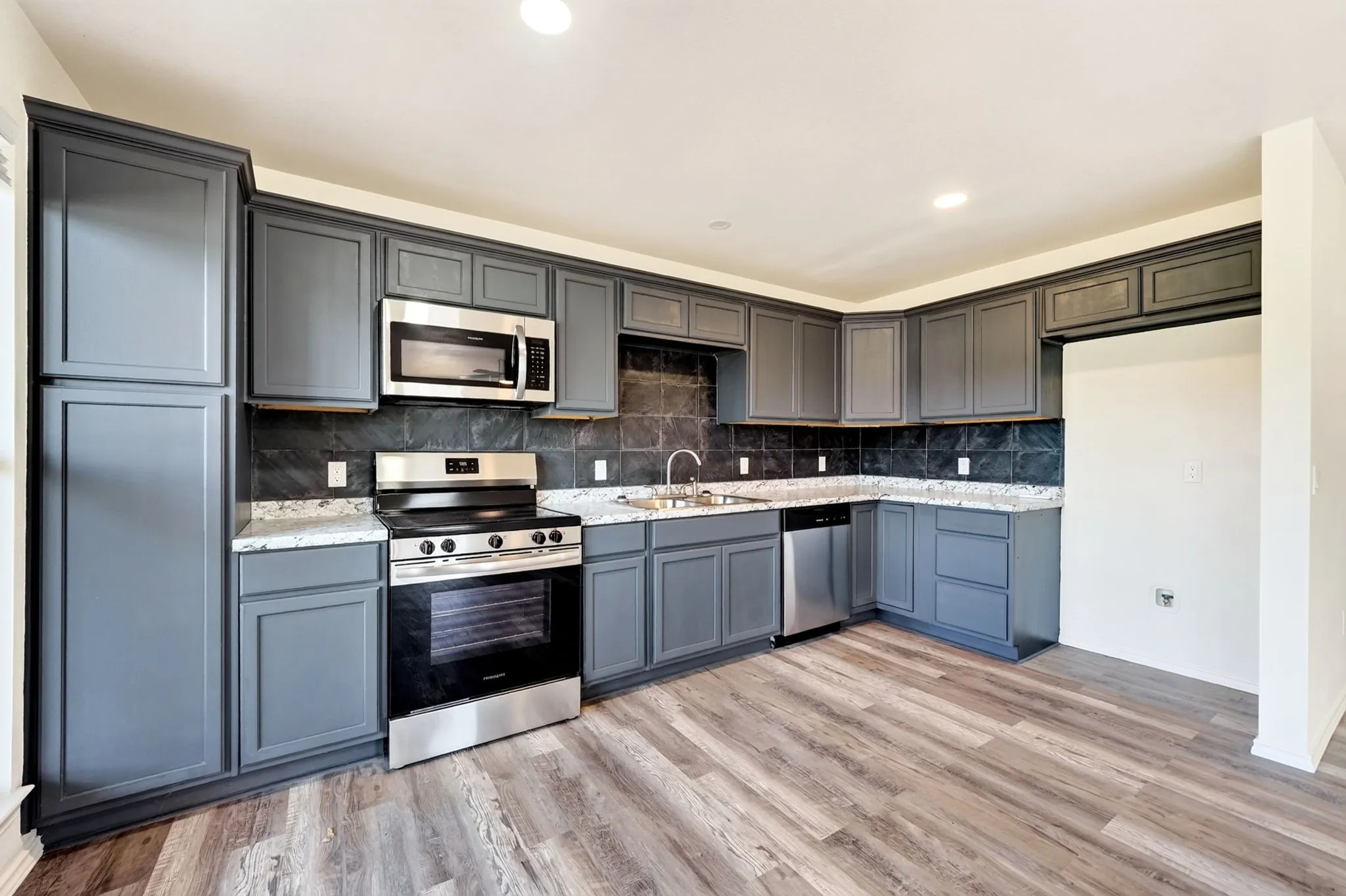 Single Family Residence For Sale in Hunt County , 9466 Lakeland Loop, Quinlan, Texas 75474, 2 Bedroom, 1 Bathroom, Garage spaces, 1,040 Sqft, built in 1977, mls#21379941, Real Estate Agent in Quinlan, Homes For Sale in Hunt county, Homes For Sale in Quinlan, Realtor in Quinlan Texas, Real Estate Brokerage Independent Realty Texas, Luminita Cordes Realtor