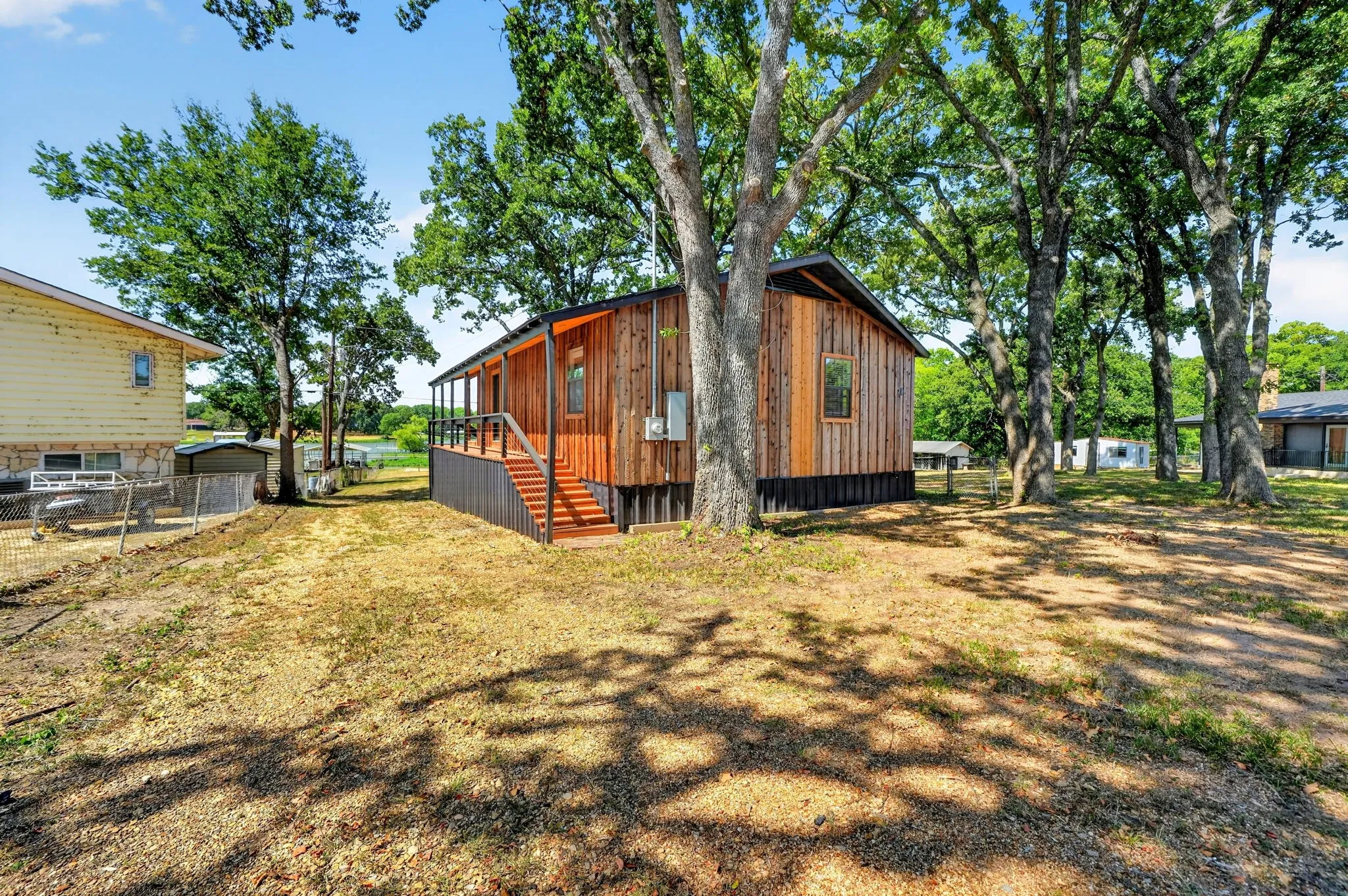 Single Family Residence For Sale in Hunt County , 9466 Lakeland Loop, Quinlan, Texas 75474, 2 Bedroom, 1 Bathroom, Garage spaces, 1,040 Sqft, built in 1977, mls#21379941, Real Estate Agent in Quinlan, Homes For Sale in Hunt county, Homes For Sale in Quinlan, Realtor in Quinlan Texas, Real Estate Brokerage Independent Realty Texas, Luminita Cordes Realtor