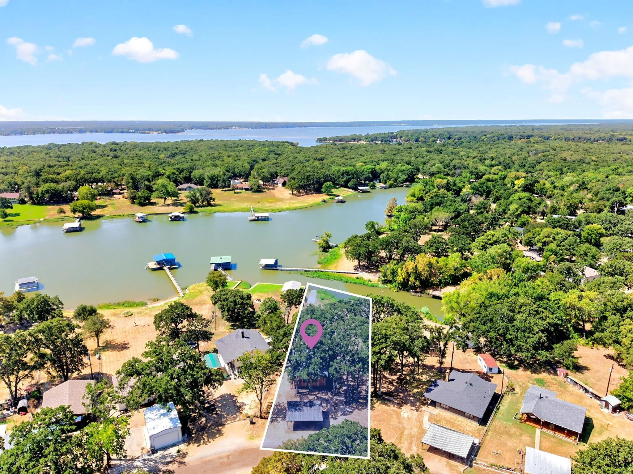Single Family Residence For Sale in Hunt County , 9466 Lakeland Loop, Quinlan, Texas 75474, 2 Bedroom, 1 Bathroom, Garage spaces, 1,040 Sqft, built in 1977, mls#21379941, Real Estate Agent in Quinlan, Homes For Sale in Hunt county, Homes For Sale in Quinlan, Realtor in Quinlan Texas, Real Estate Brokerage Independent Realty Texas, Luminita Cordes Realtor