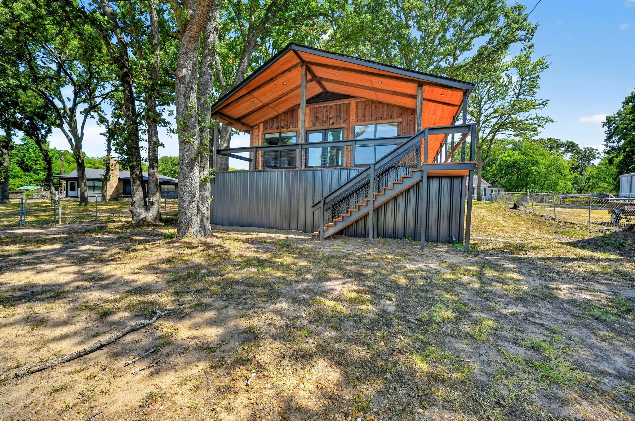 Single Family Residence For Sale in Hunt County , 9466 Lakeland Loop, Quinlan, Texas 75474, 2 Bedroom, 1 Bathroom, Garage spaces, 1,040 Sqft, built in 1977, mls#21379941, Real Estate Agent in Quinlan, Homes For Sale in Hunt county, Homes For Sale in Quinlan, Realtor in Quinlan Texas, Real Estate Brokerage Independent Realty Texas, Luminita Cordes Realtor
