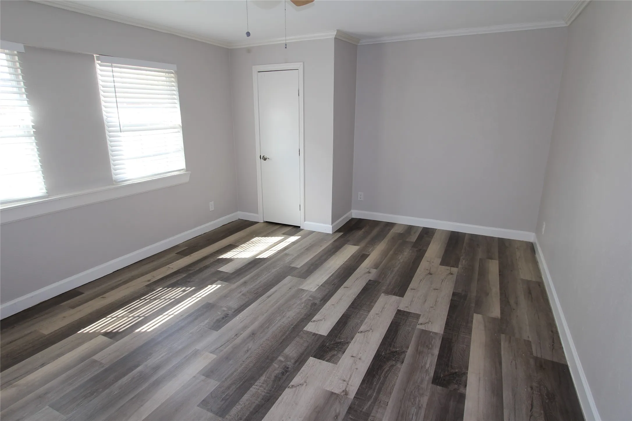 Single Family Residence For Sale in Tarrant County , 1103 Bryant Street, Benbrook, Texas 76126, 4 Bedroom, 2 Bathroom, 2 Garage spaces, 1,948 Sqft, built in 1959, mls#21379951, Real Estate Agent in Benbrook, Homes For Sale in Tarrant county, Homes For Sale in Benbrook, Realtor in Benbrook Texas, Real Estate Brokerage Independent Realty Texas, Luminita Cordes Realtor