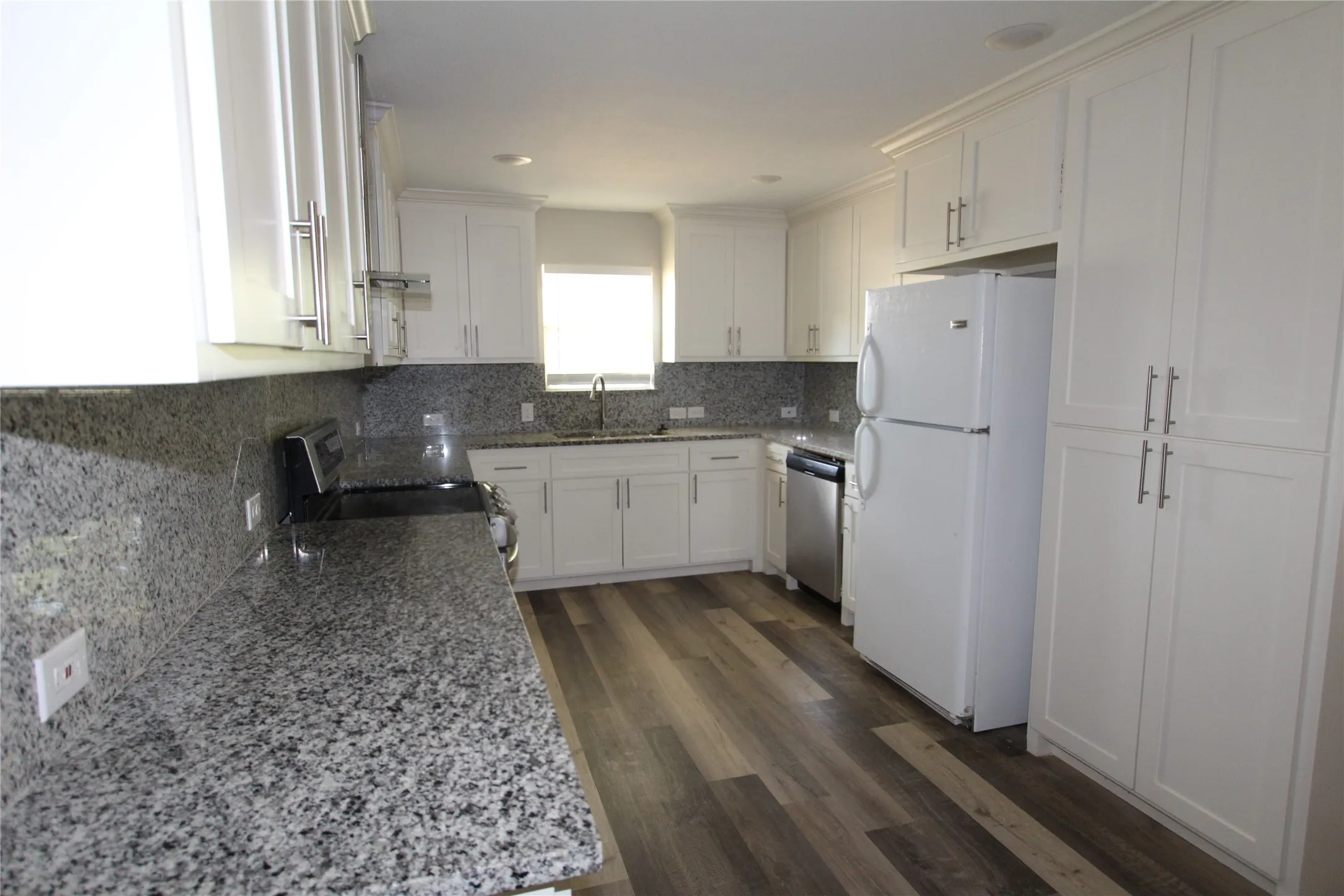 Single Family Residence For Sale in Tarrant County , 1103 Bryant Street, Benbrook, Texas 76126, 4 Bedroom, 2 Bathroom, 2 Garage spaces, 1,948 Sqft, built in 1959, mls#21379951, Real Estate Agent in Benbrook, Homes For Sale in Tarrant county, Homes For Sale in Benbrook, Realtor in Benbrook Texas, Real Estate Brokerage Independent Realty Texas, Luminita Cordes Realtor
