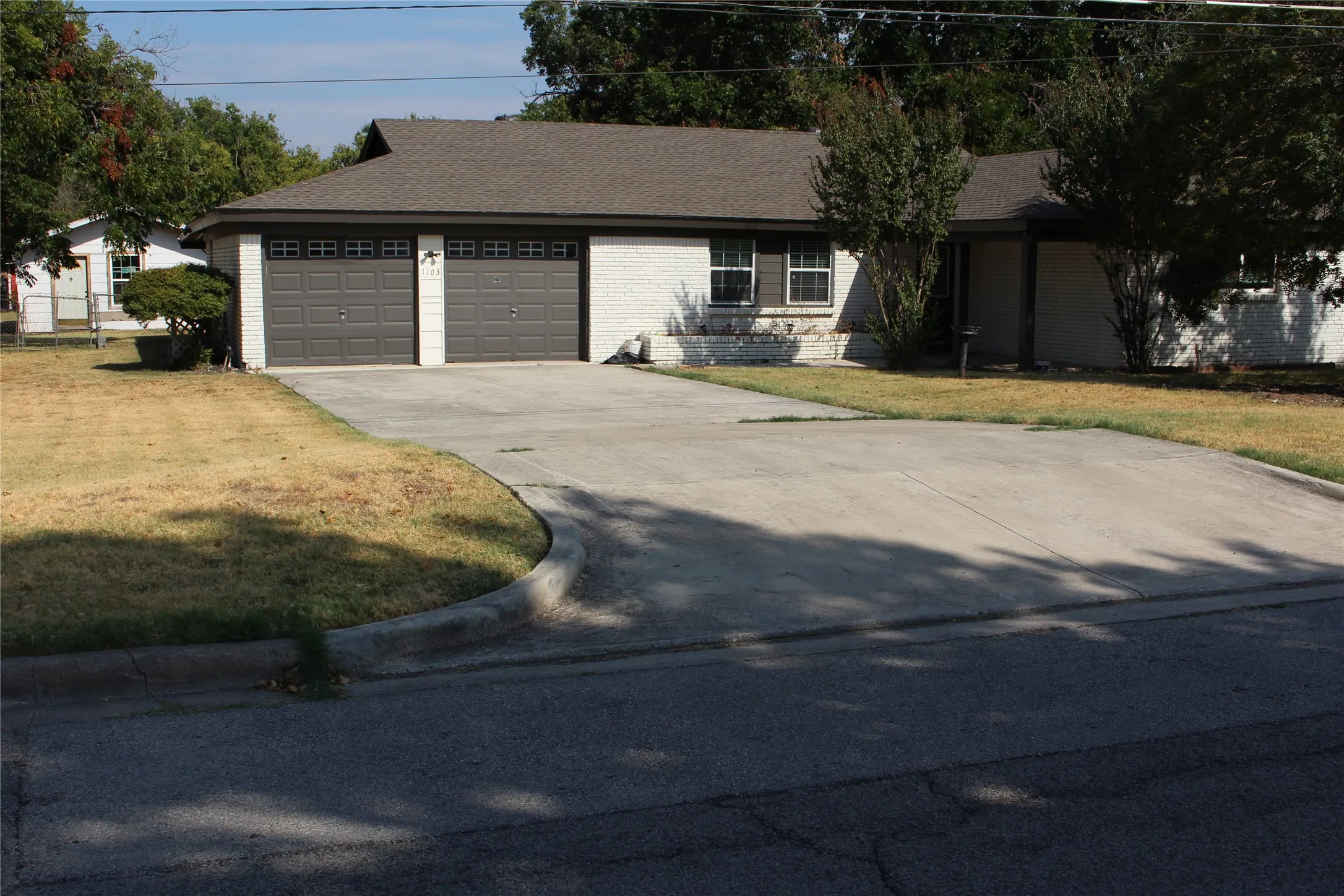 Single Family Residence For Sale in Tarrant County , 1103 Bryant Street, Benbrook, Texas 76126, 4 Bedroom, 2 Bathroom, 2 Garage spaces, 1,948 Sqft, built in 1959, mls#21379951, Real Estate Agent in Benbrook, Homes For Sale in Tarrant county, Homes For Sale in Benbrook, Realtor in Benbrook Texas, Real Estate Brokerage Independent Realty Texas, Luminita Cordes Realtor