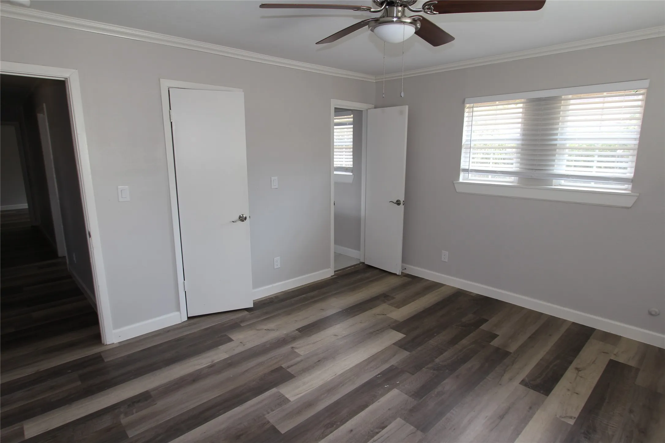 Single Family Residence For Sale in Tarrant County , 1103 Bryant Street, Benbrook, Texas 76126, 4 Bedroom, 2 Bathroom, 2 Garage spaces, 1,948 Sqft, built in 1959, mls#21379951, Real Estate Agent in Benbrook, Homes For Sale in Tarrant county, Homes For Sale in Benbrook, Realtor in Benbrook Texas, Real Estate Brokerage Independent Realty Texas, Luminita Cordes Realtor