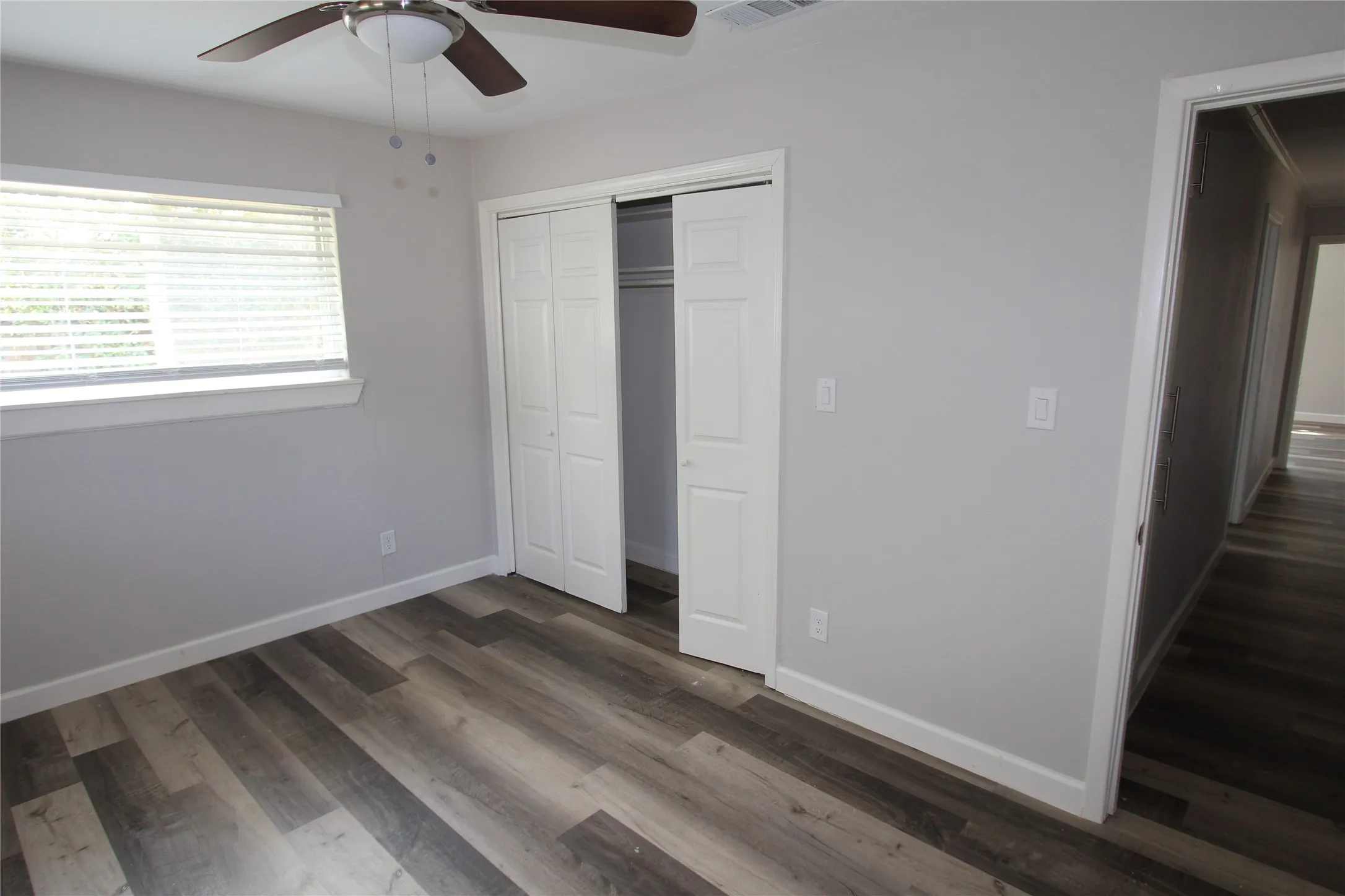 Single Family Residence For Sale in Tarrant County , 1103 Bryant Street, Benbrook, Texas 76126, 4 Bedroom, 2 Bathroom, 2 Garage spaces, 1,948 Sqft, built in 1959, mls#21379951, Real Estate Agent in Benbrook, Homes For Sale in Tarrant county, Homes For Sale in Benbrook, Realtor in Benbrook Texas, Real Estate Brokerage Independent Realty Texas, Luminita Cordes Realtor
