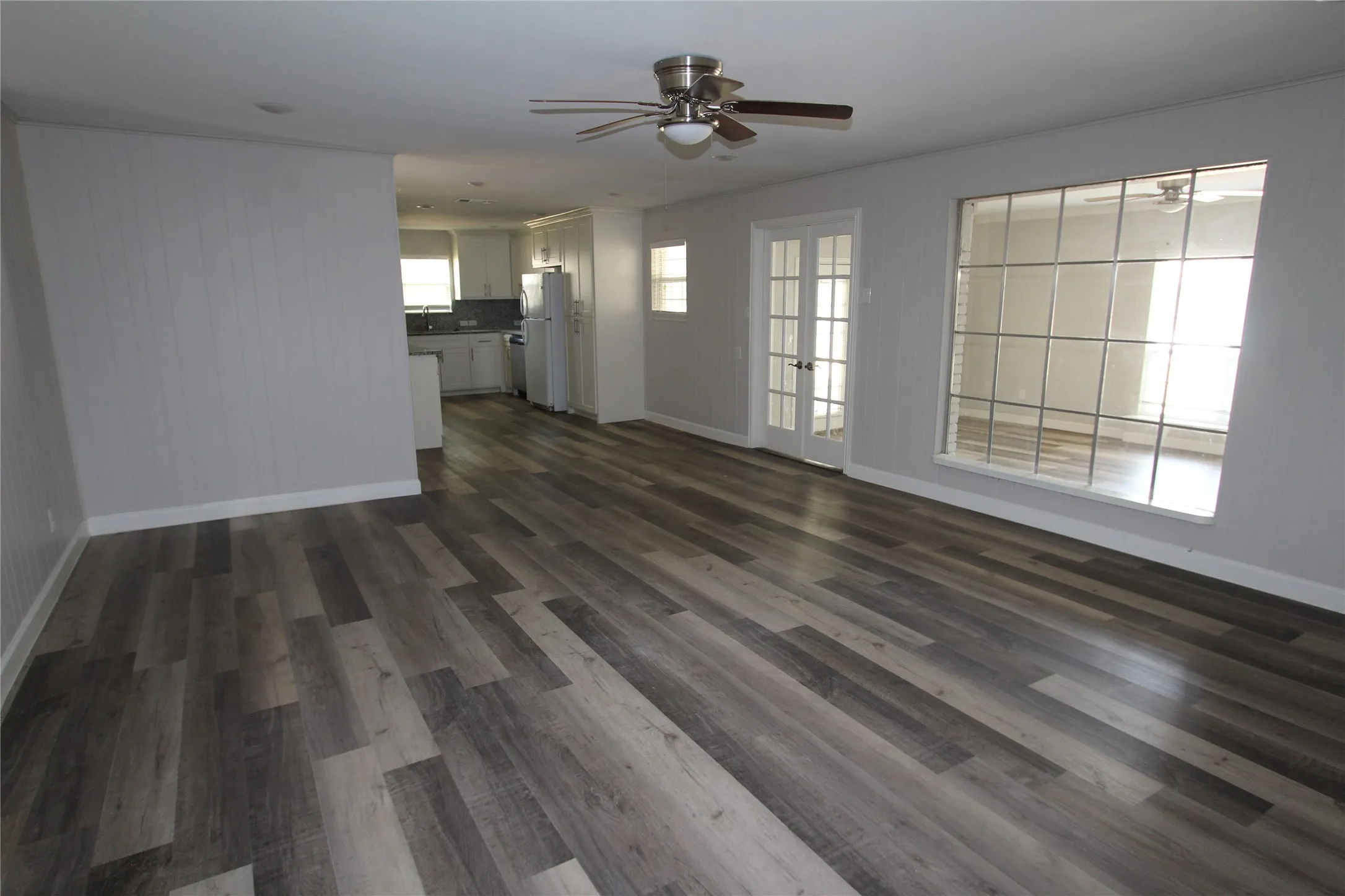 Single Family Residence For Sale in Tarrant County , 1103 Bryant Street, Benbrook, Texas 76126, 4 Bedroom, 2 Bathroom, 2 Garage spaces, 1,948 Sqft, built in 1959, mls#21379951, Real Estate Agent in Benbrook, Homes For Sale in Tarrant county, Homes For Sale in Benbrook, Realtor in Benbrook Texas, Real Estate Brokerage Independent Realty Texas, Luminita Cordes Realtor