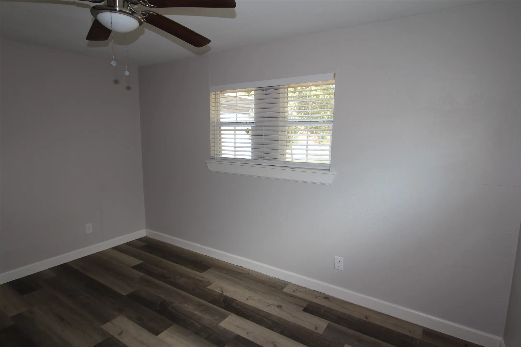 Single Family Residence For Sale in Tarrant County , 1103 Bryant Street, Benbrook, Texas 76126, 4 Bedroom, 2 Bathroom, 2 Garage spaces, 1,948 Sqft, built in 1959, mls#21379951, Real Estate Agent in Benbrook, Homes For Sale in Tarrant county, Homes For Sale in Benbrook, Realtor in Benbrook Texas, Real Estate Brokerage Independent Realty Texas, Luminita Cordes Realtor