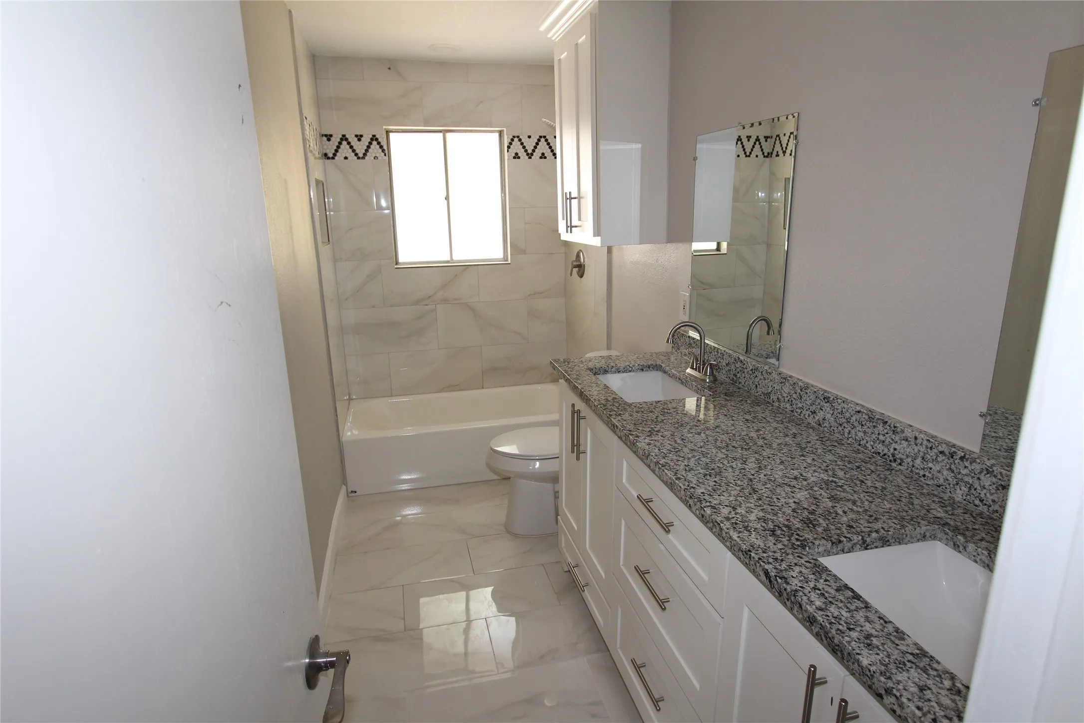 Single Family Residence For Sale in Tarrant County , 1103 Bryant Street, Benbrook, Texas 76126, 4 Bedroom, 2 Bathroom, 2 Garage spaces, 1,948 Sqft, built in 1959, mls#21379951, Real Estate Agent in Benbrook, Homes For Sale in Tarrant county, Homes For Sale in Benbrook, Realtor in Benbrook Texas, Real Estate Brokerage Independent Realty Texas, Luminita Cordes Realtor