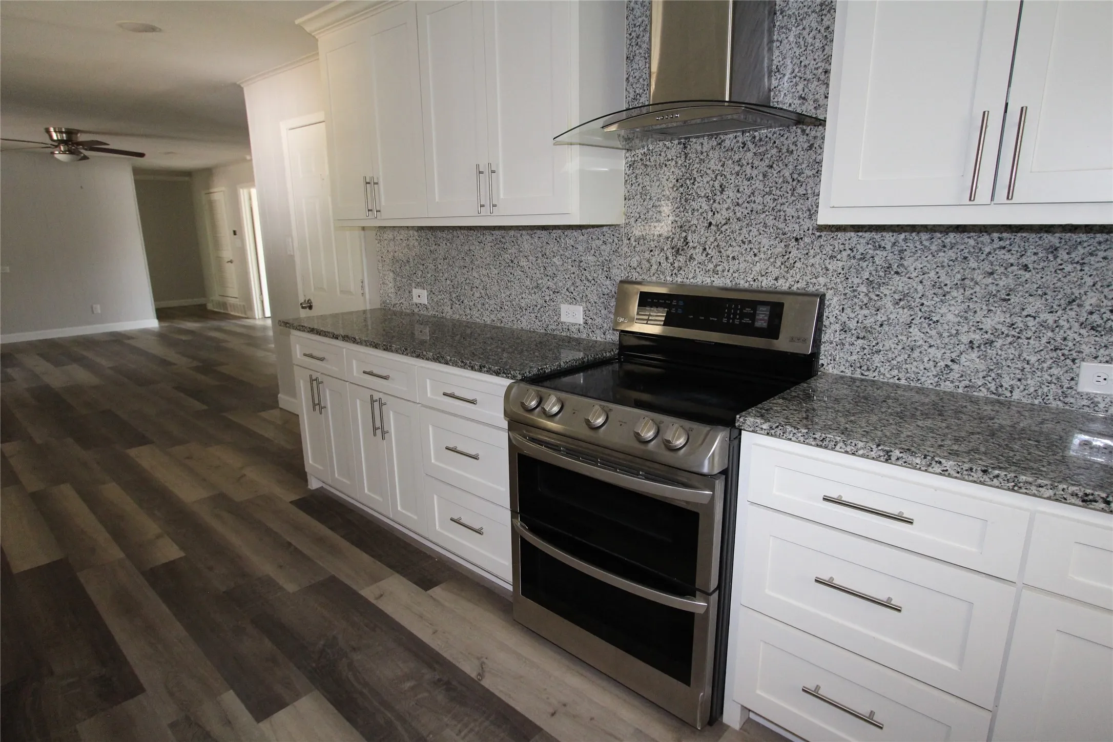 Single Family Residence For Sale in Tarrant County , 1103 Bryant Street, Benbrook, Texas 76126, 4 Bedroom, 2 Bathroom, 2 Garage spaces, 1,948 Sqft, built in 1959, mls#21379951, Real Estate Agent in Benbrook, Homes For Sale in Tarrant county, Homes For Sale in Benbrook, Realtor in Benbrook Texas, Real Estate Brokerage Independent Realty Texas, Luminita Cordes Realtor