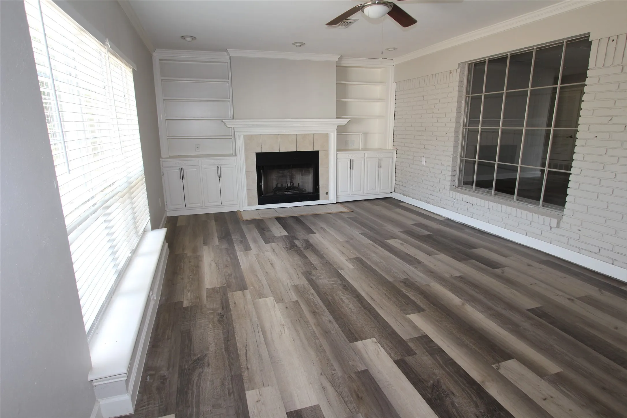 Single Family Residence For Sale in Tarrant County , 1103 Bryant Street, Benbrook, Texas 76126, 4 Bedroom, 2 Bathroom, 2 Garage spaces, 1,948 Sqft, built in 1959, mls#21379951, Real Estate Agent in Benbrook, Homes For Sale in Tarrant county, Homes For Sale in Benbrook, Realtor in Benbrook Texas, Real Estate Brokerage Independent Realty Texas, Luminita Cordes Realtor