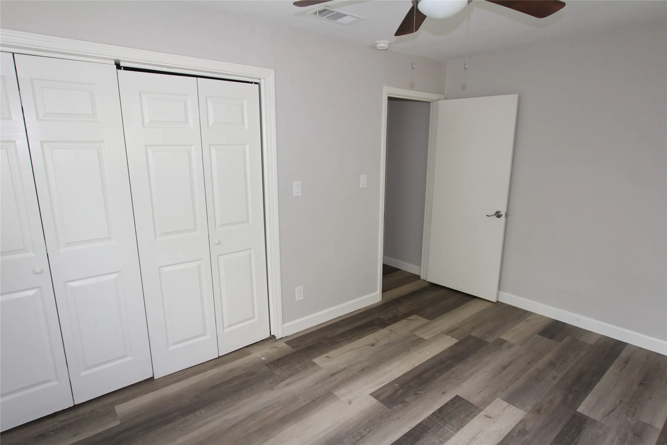 Single Family Residence For Sale in Tarrant County , 1103 Bryant Street, Benbrook, Texas 76126, 4 Bedroom, 2 Bathroom, 2 Garage spaces, 1,948 Sqft, built in 1959, mls#21379951, Real Estate Agent in Benbrook, Homes For Sale in Tarrant county, Homes For Sale in Benbrook, Realtor in Benbrook Texas, Real Estate Brokerage Independent Realty Texas, Luminita Cordes Realtor