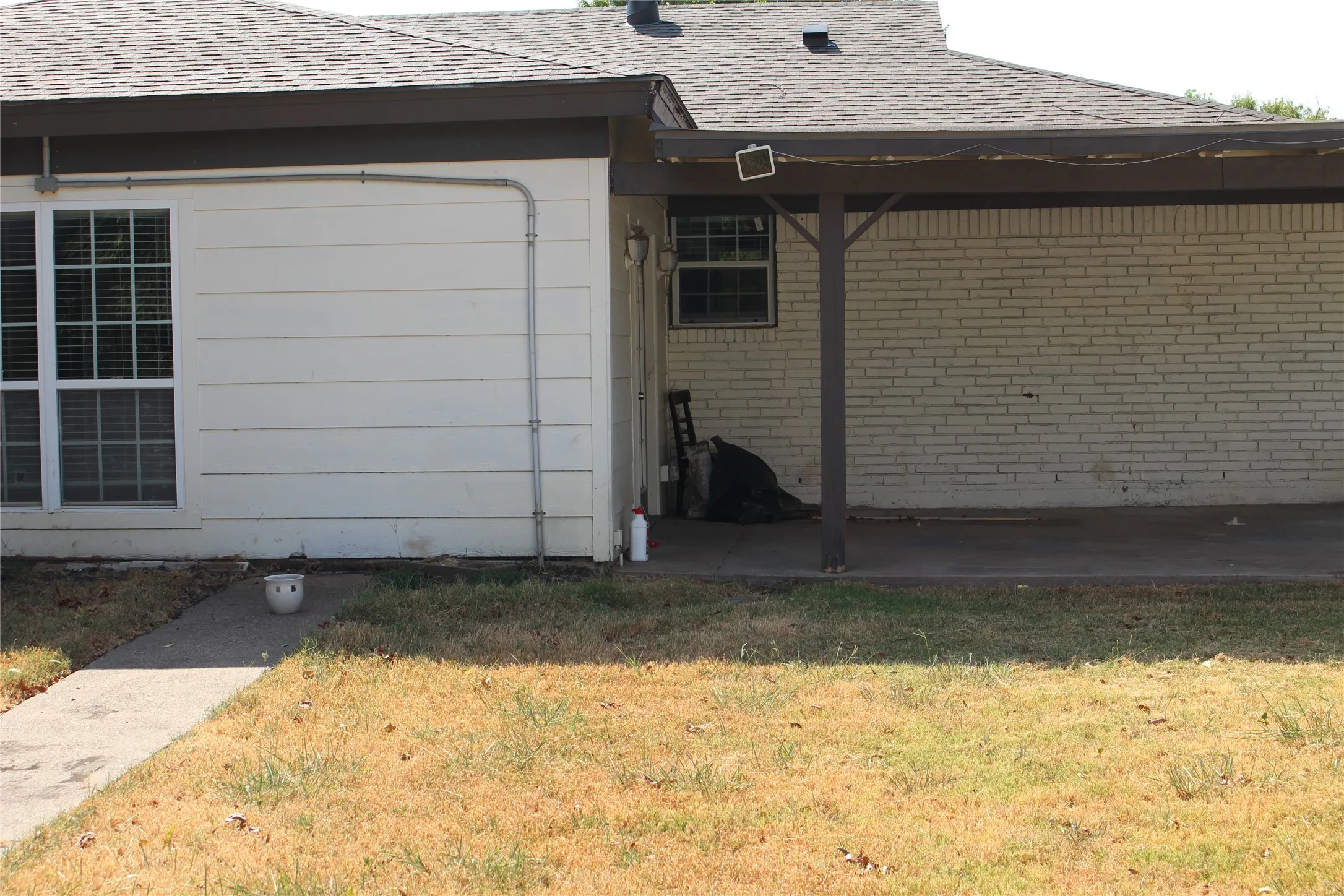 Single Family Residence For Sale in Tarrant County , 1103 Bryant Street, Benbrook, Texas 76126, 4 Bedroom, 2 Bathroom, 2 Garage spaces, 1,948 Sqft, built in 1959, mls#21379951, Real Estate Agent in Benbrook, Homes For Sale in Tarrant county, Homes For Sale in Benbrook, Realtor in Benbrook Texas, Real Estate Brokerage Independent Realty Texas, Luminita Cordes Realtor
