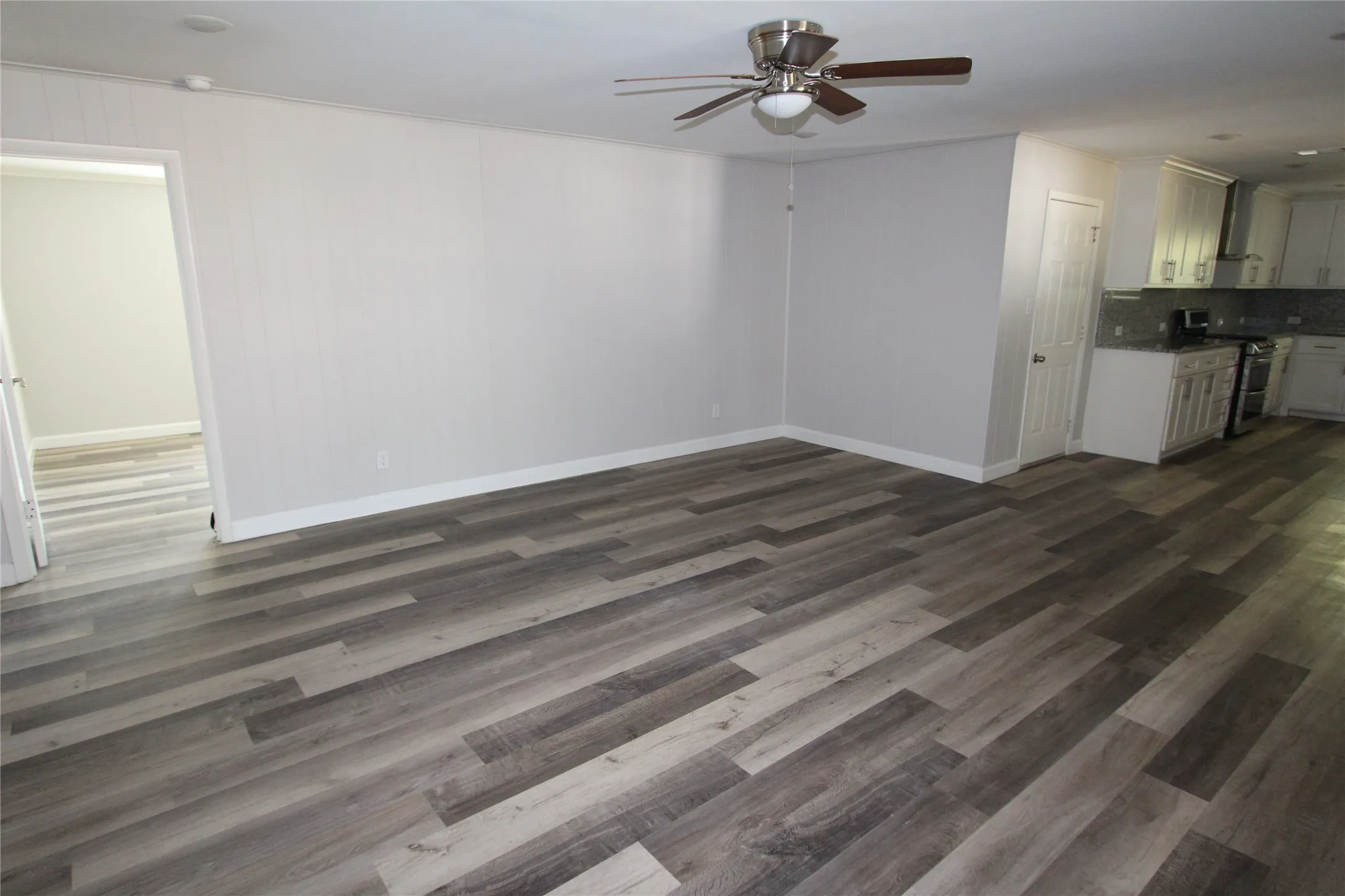Single Family Residence For Sale in Tarrant County , 1103 Bryant Street, Benbrook, Texas 76126, 4 Bedroom, 2 Bathroom, 2 Garage spaces, 1,948 Sqft, built in 1959, mls#21379951, Real Estate Agent in Benbrook, Homes For Sale in Tarrant county, Homes For Sale in Benbrook, Realtor in Benbrook Texas, Real Estate Brokerage Independent Realty Texas, Luminita Cordes Realtor