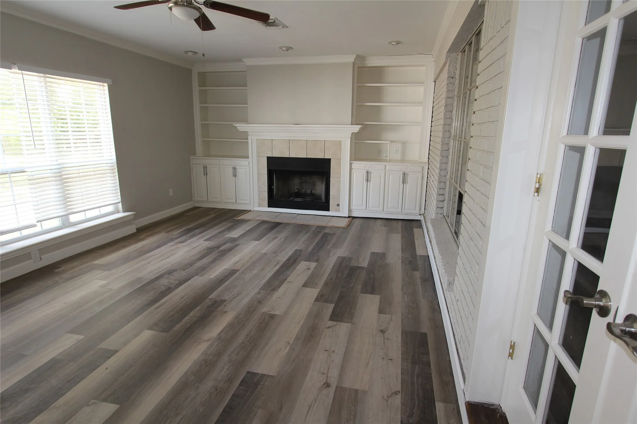 Single Family Residence For Sale in Tarrant County , 1103 Bryant Street, Benbrook, Texas 76126, 4 Bedroom, 2 Bathroom, 2 Garage spaces, 1,948 Sqft, built in 1959, mls#21379951, Real Estate Agent in Benbrook, Homes For Sale in Tarrant county, Homes For Sale in Benbrook, Realtor in Benbrook Texas, Real Estate Brokerage Independent Realty Texas, Luminita Cordes Realtor