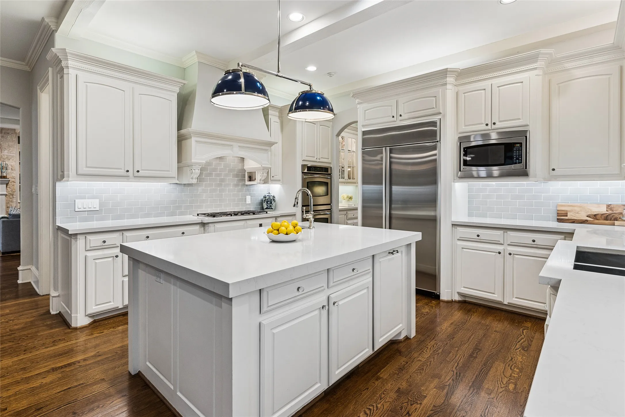 Single Family Residence For Sale in Dallas County , 4041 Bryn Mawr Drive, University Park, Texas 75225, 5 Bedroom, 8 Bathroom, 2 Garage spaces, 5,263 Sqft, built in 2006, mls#21377607, Real Estate Agent in University Park, Homes For Sale in Dallas county, Homes For Sale in University Park, Realtor in University Park Texas, Real Estate Brokerage Independent Realty Texas, Luminita Cordes Realtor