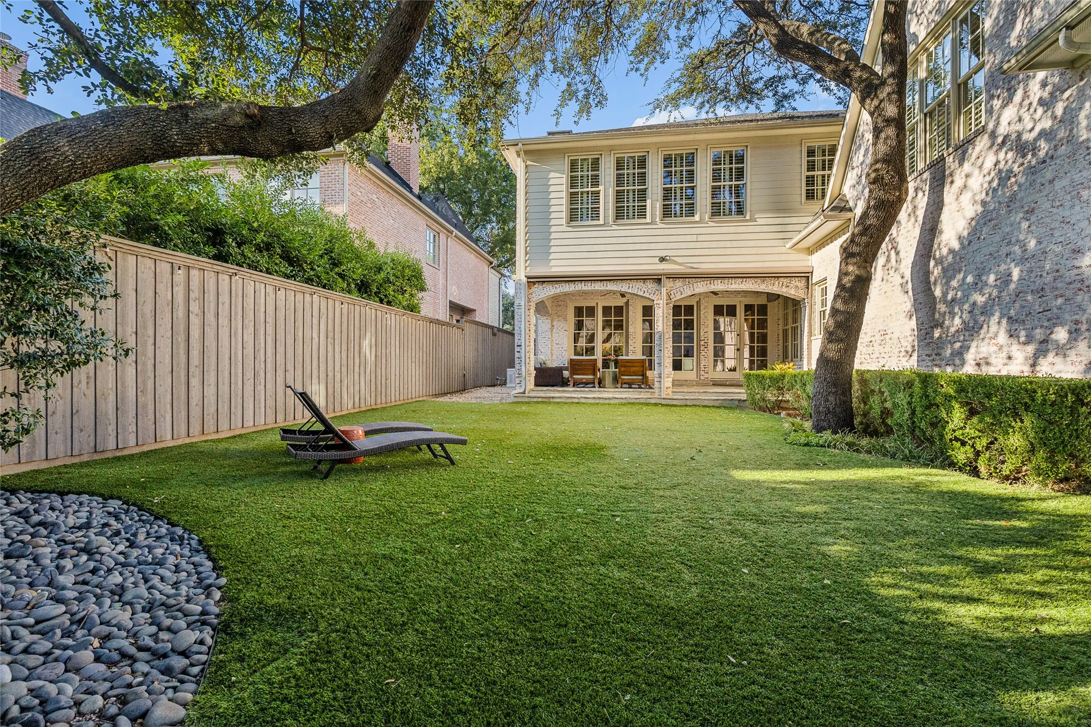 Single Family Residence For Sale in Dallas County , 4041 Bryn Mawr Drive, University Park, Texas 75225, 5 Bedroom, 8 Bathroom, 2 Garage spaces, 5,263 Sqft, built in 2006, mls#21377607, Real Estate Agent in University Park, Homes For Sale in Dallas county, Homes For Sale in University Park, Realtor in University Park Texas, Real Estate Brokerage Independent Realty Texas, Luminita Cordes Realtor