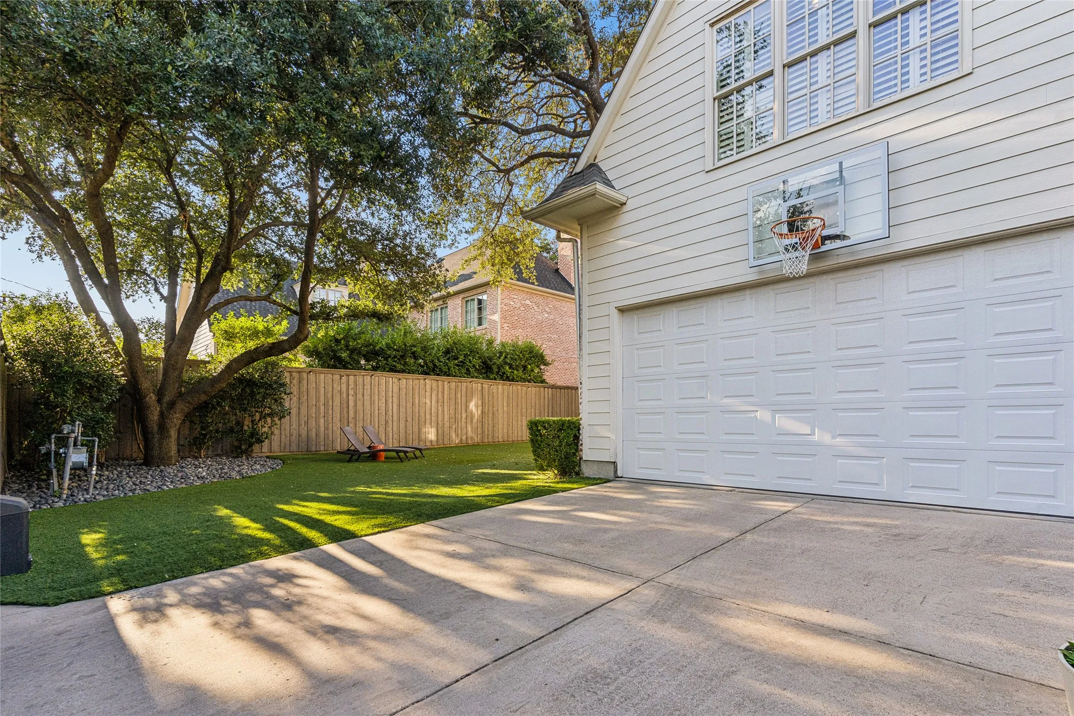 Single Family Residence For Sale in Dallas County , 4041 Bryn Mawr Drive, University Park, Texas 75225, 5 Bedroom, 8 Bathroom, 2 Garage spaces, 5,263 Sqft, built in 2006, mls#21377607, Real Estate Agent in University Park, Homes For Sale in Dallas county, Homes For Sale in University Park, Realtor in University Park Texas, Real Estate Brokerage Independent Realty Texas, Luminita Cordes Realtor
