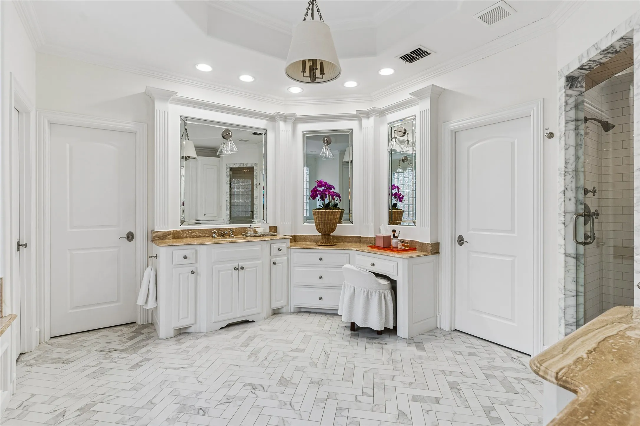 Single Family Residence For Sale in Dallas County , 4041 Bryn Mawr Drive, University Park, Texas 75225, 5 Bedroom, 8 Bathroom, 2 Garage spaces, 5,263 Sqft, built in 2006, mls#21377607, Real Estate Agent in University Park, Homes For Sale in Dallas county, Homes For Sale in University Park, Realtor in University Park Texas, Real Estate Brokerage Independent Realty Texas, Luminita Cordes Realtor
