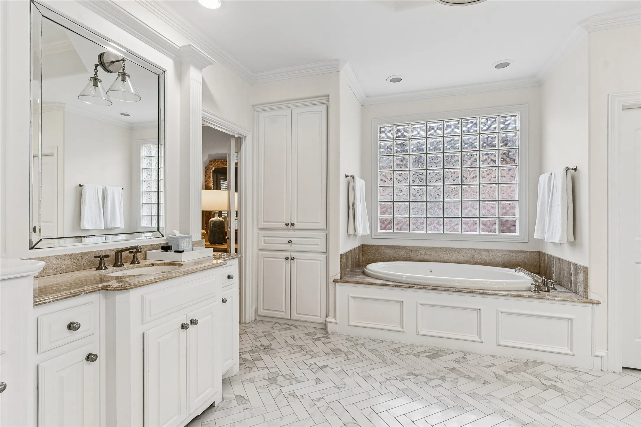 Single Family Residence For Sale in Dallas County , 4041 Bryn Mawr Drive, University Park, Texas 75225, 5 Bedroom, 8 Bathroom, 2 Garage spaces, 5,263 Sqft, built in 2006, mls#21377607, Real Estate Agent in University Park, Homes For Sale in Dallas county, Homes For Sale in University Park, Realtor in University Park Texas, Real Estate Brokerage Independent Realty Texas, Luminita Cordes Realtor