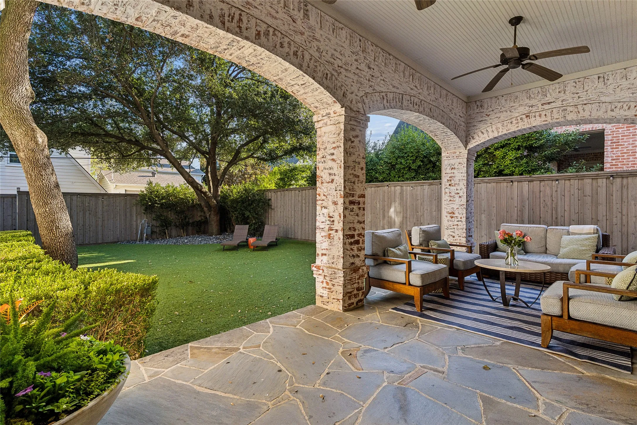 Single Family Residence For Sale in Dallas County , 4041 Bryn Mawr Drive, University Park, Texas 75225, 5 Bedroom, 8 Bathroom, 2 Garage spaces, 5,263 Sqft, built in 2006, mls#21377607, Real Estate Agent in University Park, Homes For Sale in Dallas county, Homes For Sale in University Park, Realtor in University Park Texas, Real Estate Brokerage Independent Realty Texas, Luminita Cordes Realtor